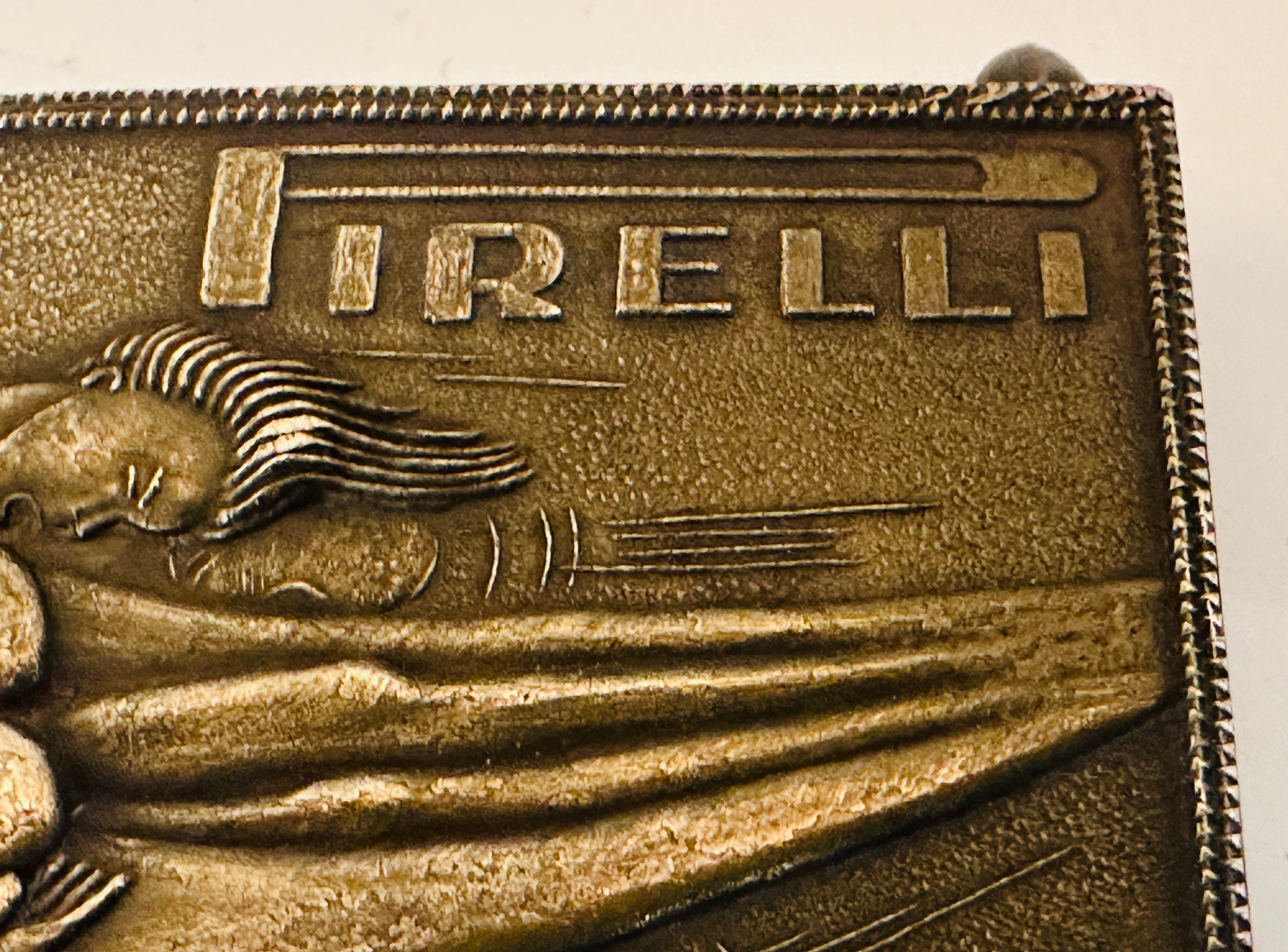 Rara hebilla de cinturón de latón pulido Salvador Dalí de la década de 1970 francesa de Pirelli Tyres en venta 4