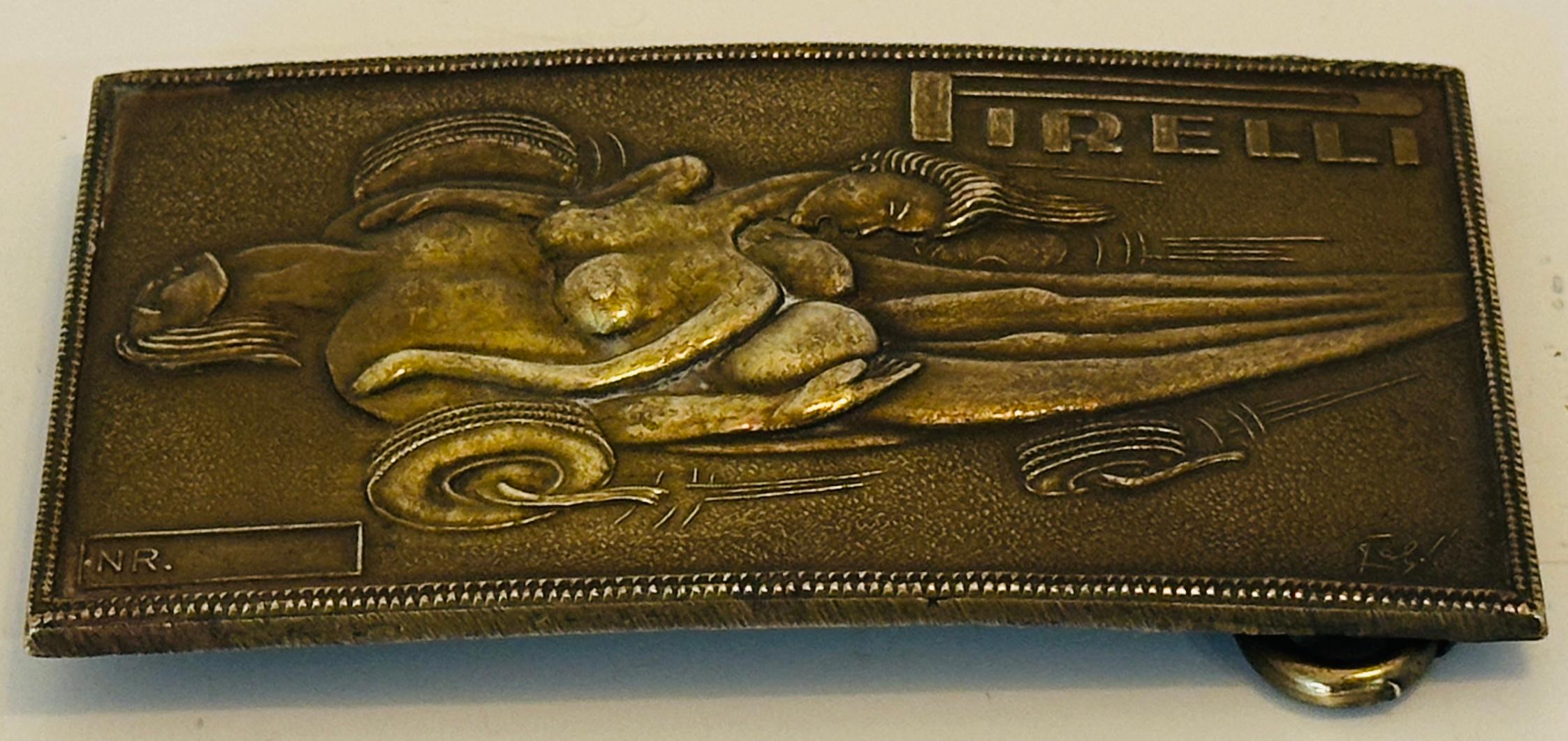 Rara hebilla de cinturón de latón pulido Salvador Dalí de la década de 1970 francesa de Pirelli Tyres Francés en venta