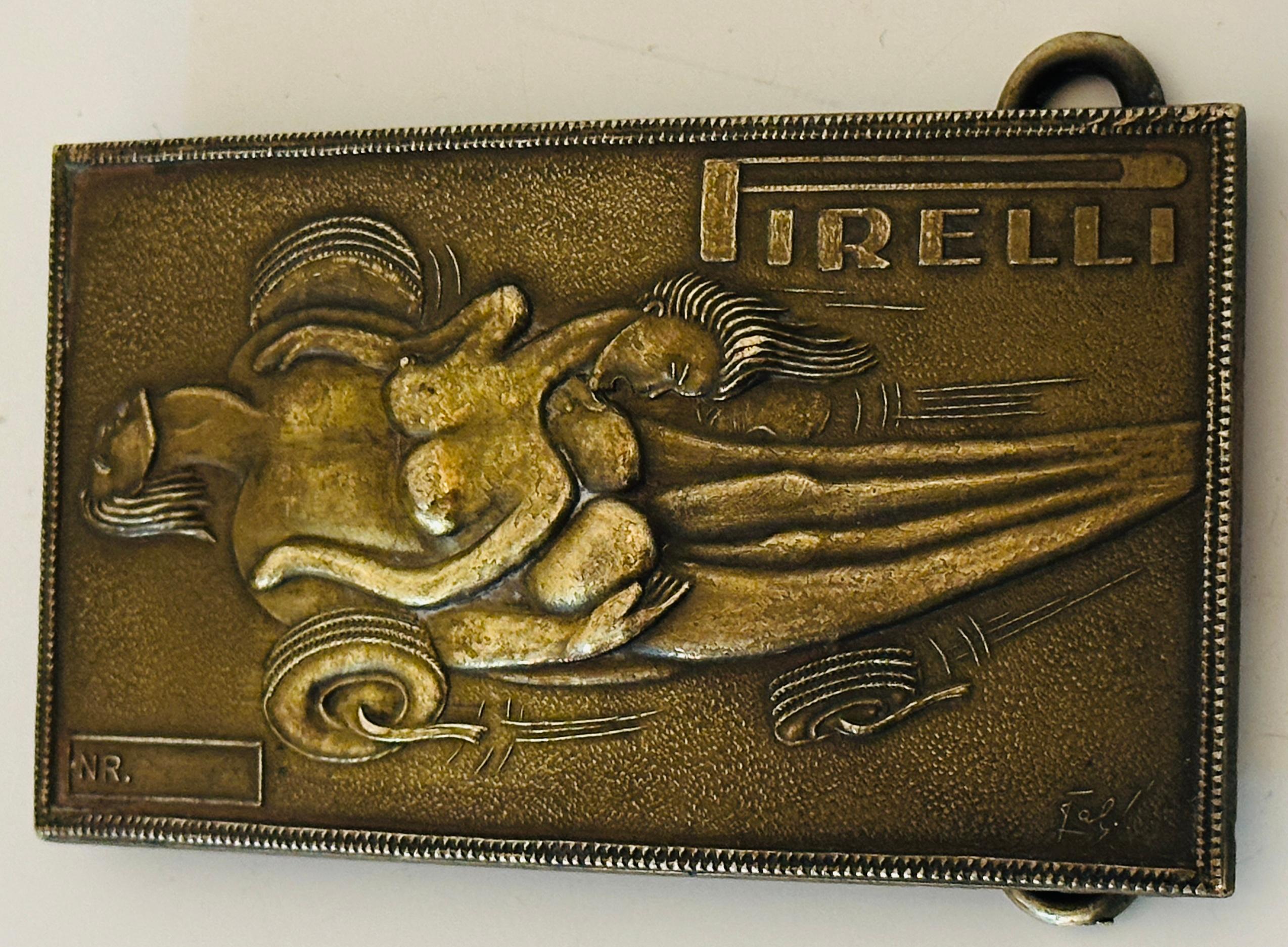 Rara hebilla de cinturón de latón pulido Salvador Dalí de la década de 1970 francesa de Pirelli Tyres en Bueno estado para la venta en London, GB