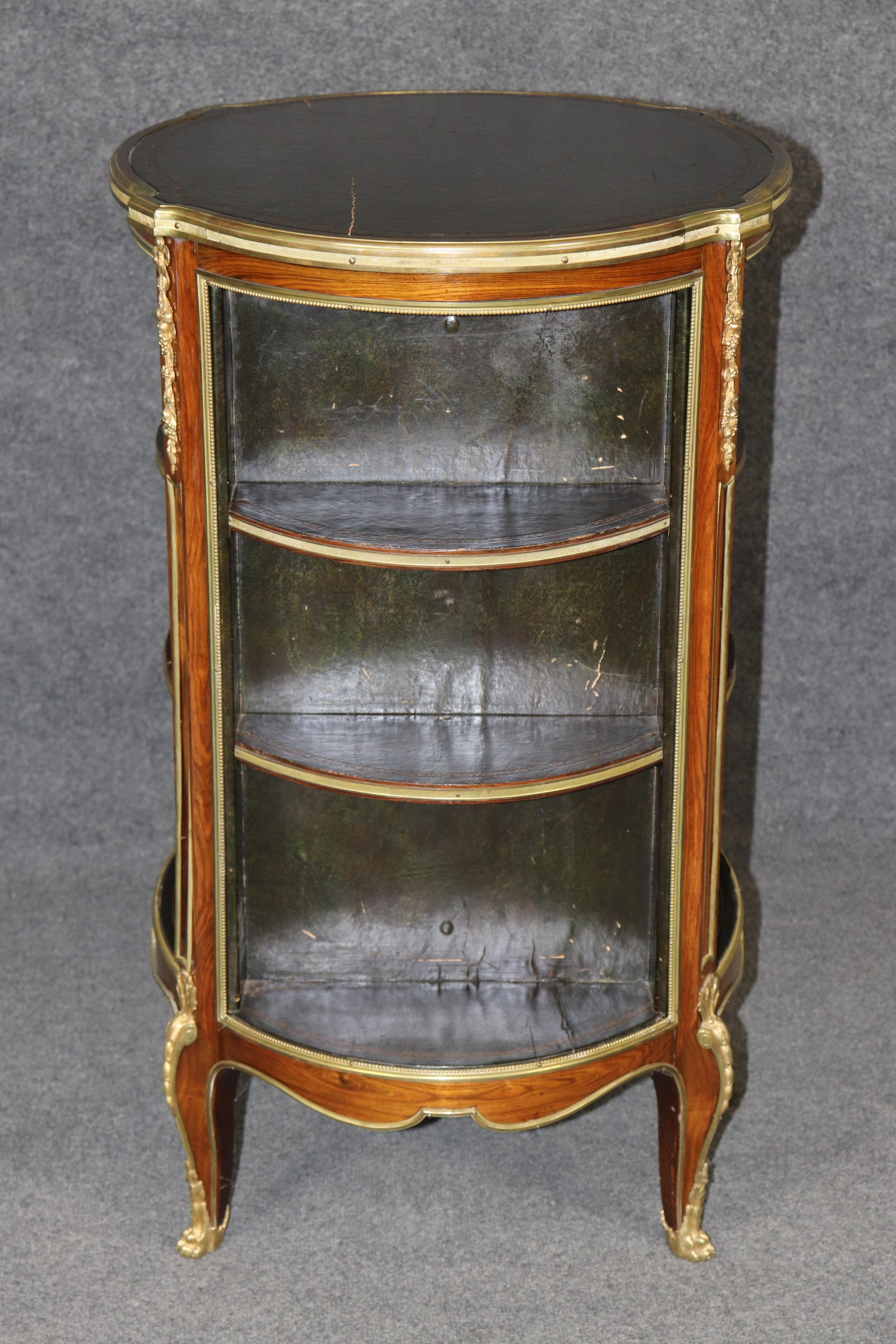 Rare Circular Bronze Mounted French Louis XV Style Bookcase Book Shelf In Good Condition For Sale In Swedesboro, NJ