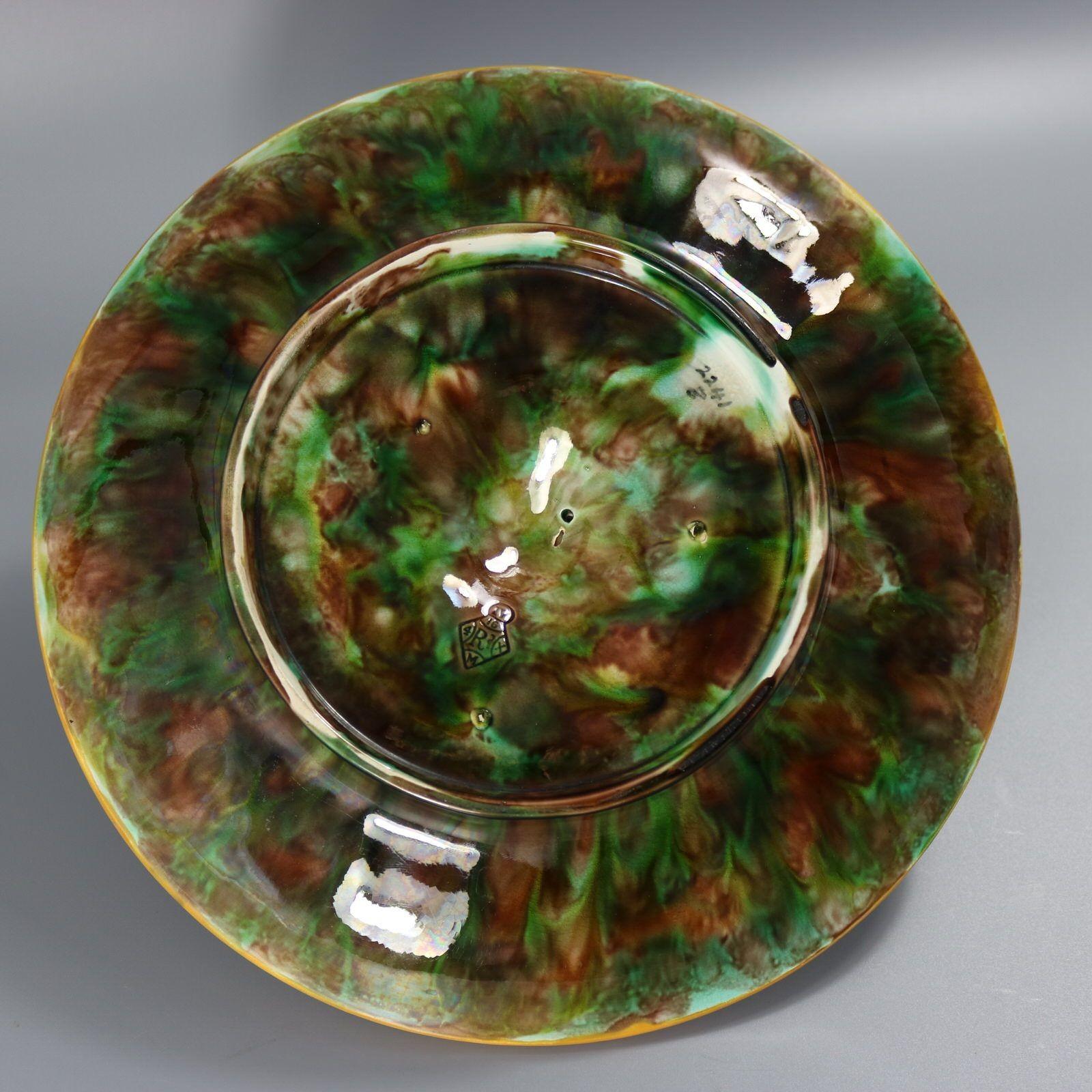 Raro piatto circolare in maiolica con scoiattolo di George Jones in vendita 6
