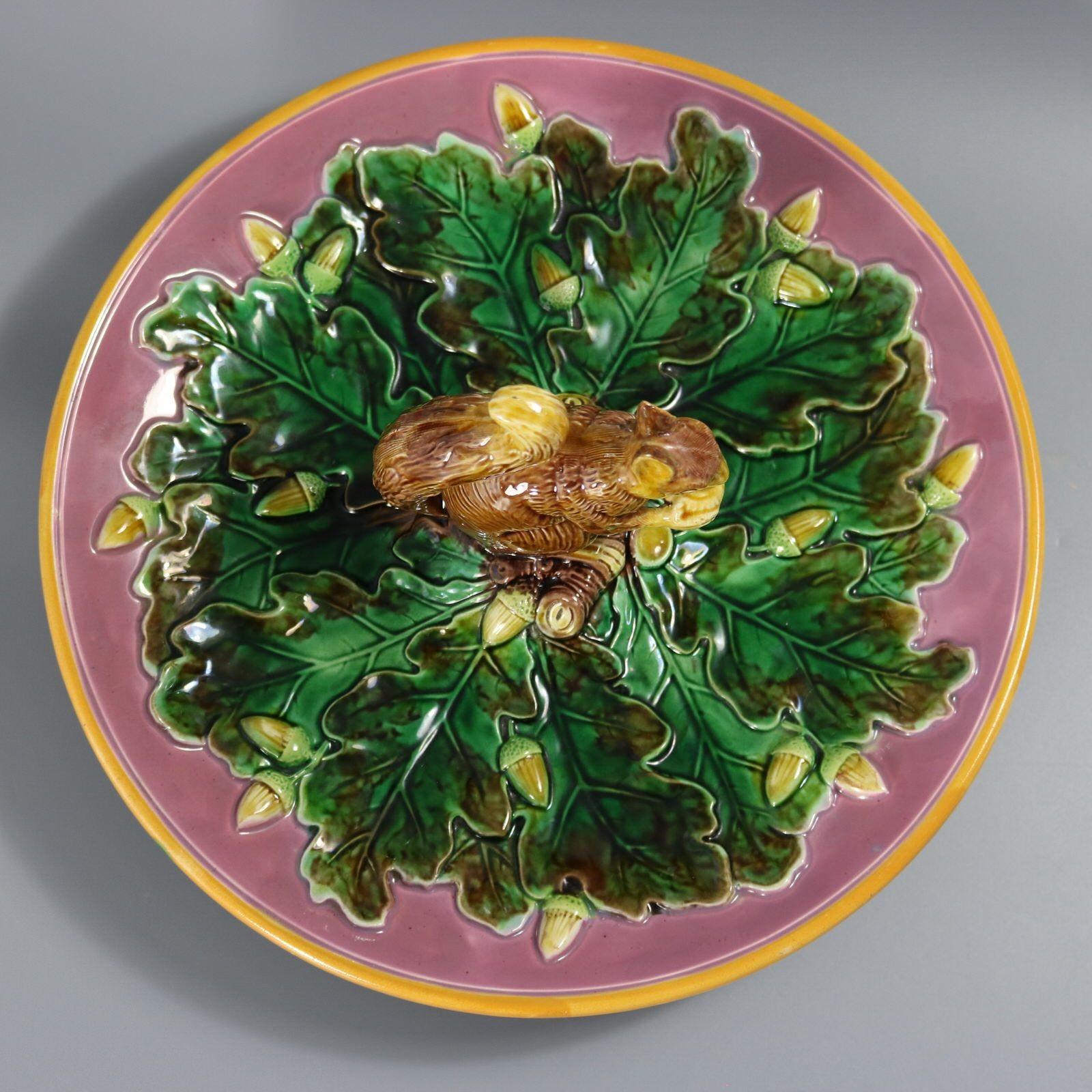Raro piatto circolare in maiolica con scoiattolo di George Jones in vendita 4