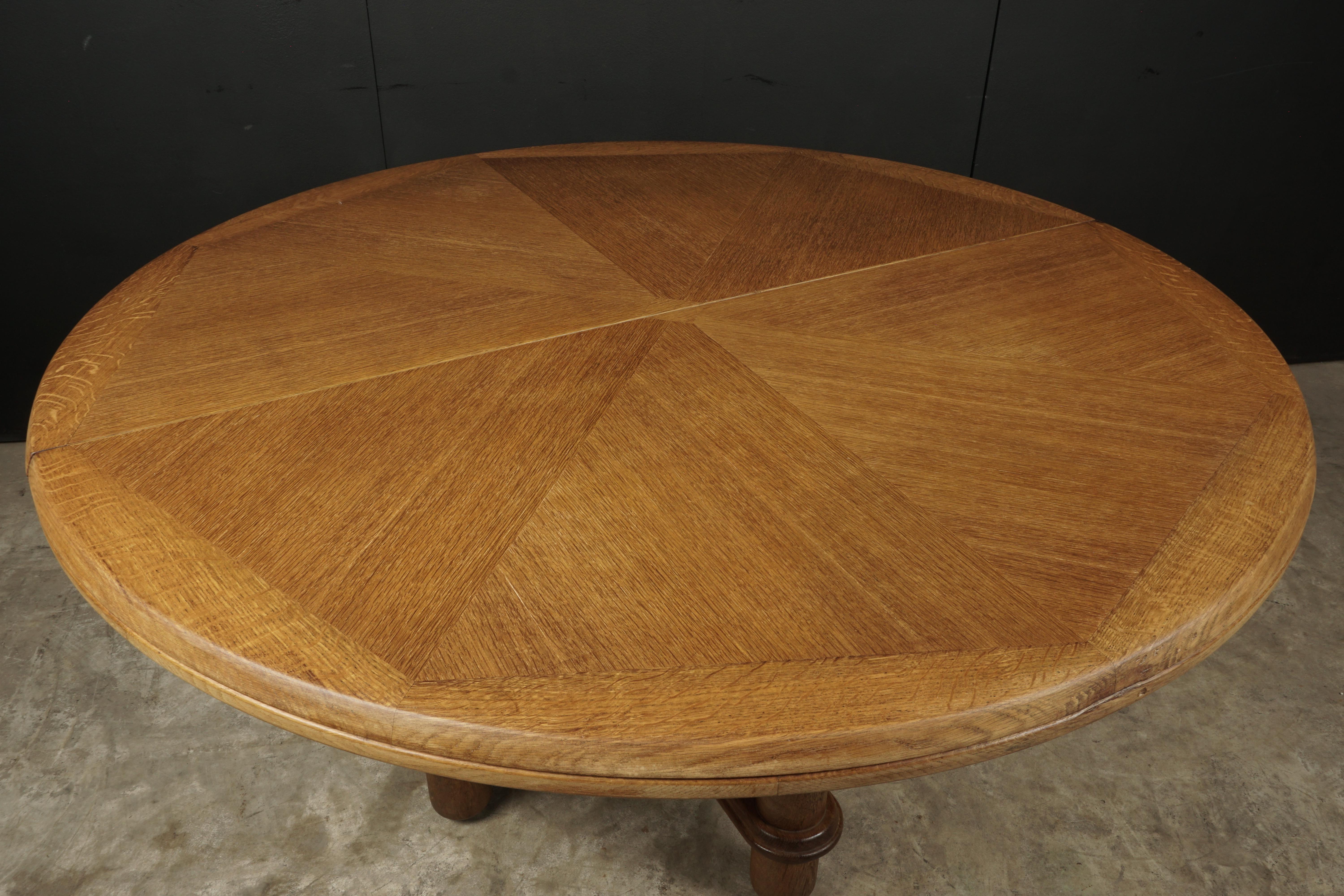 Rare circular oak dining table by Guillerme et Chambron, France, 1960s.
Fantastic model with solid oak construction. Great condition.