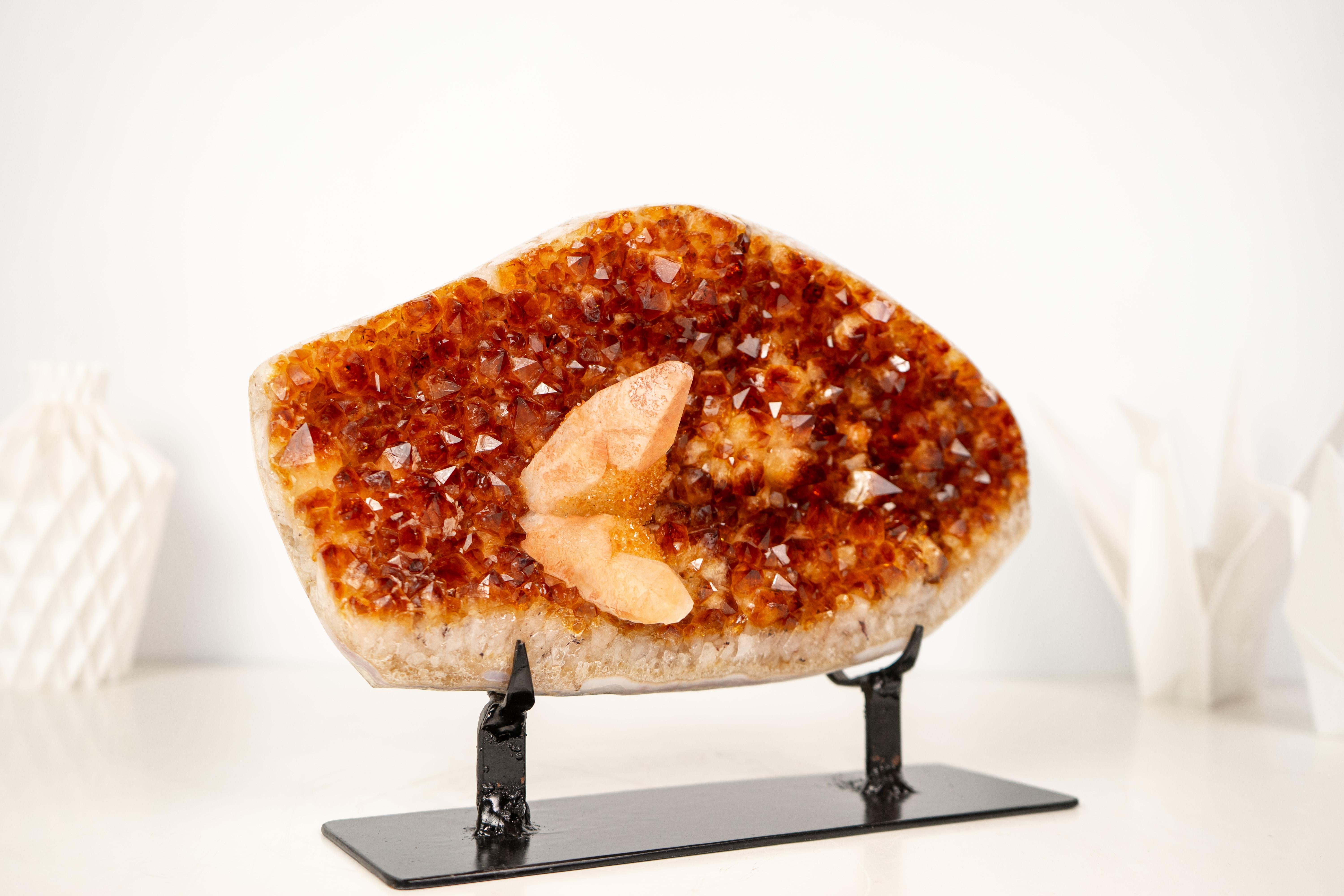 Rare Citrine Cluster with Calcite Inclusions In condizioni Nuovo in vendita a Ametista Do Sul, BR