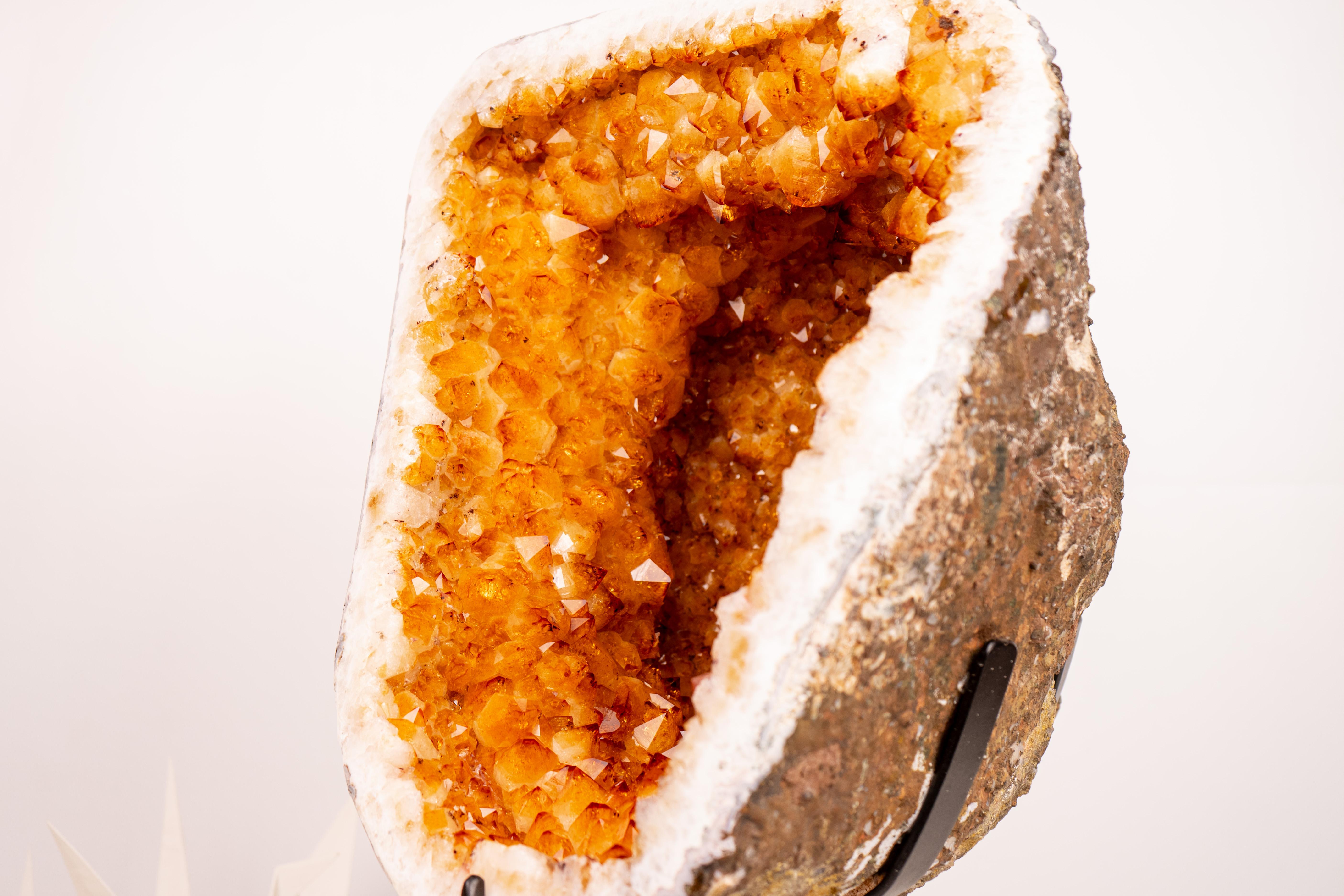 Brésilien Rare géode de citrine avec formation en forme de couronne en vente