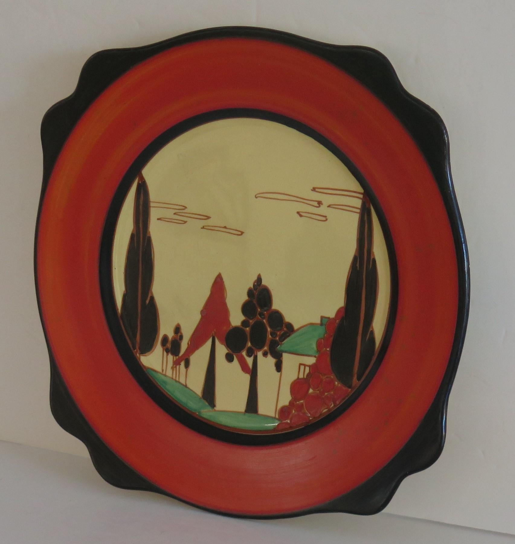 Grande assiette Clarice Cliff en arbres rouges et motif fantaisie de maison, vers 1930 en vente 1
