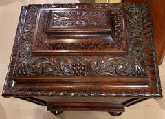 Rara Celletta Impero Classico finemente intagliata in mogano, 1830 circa