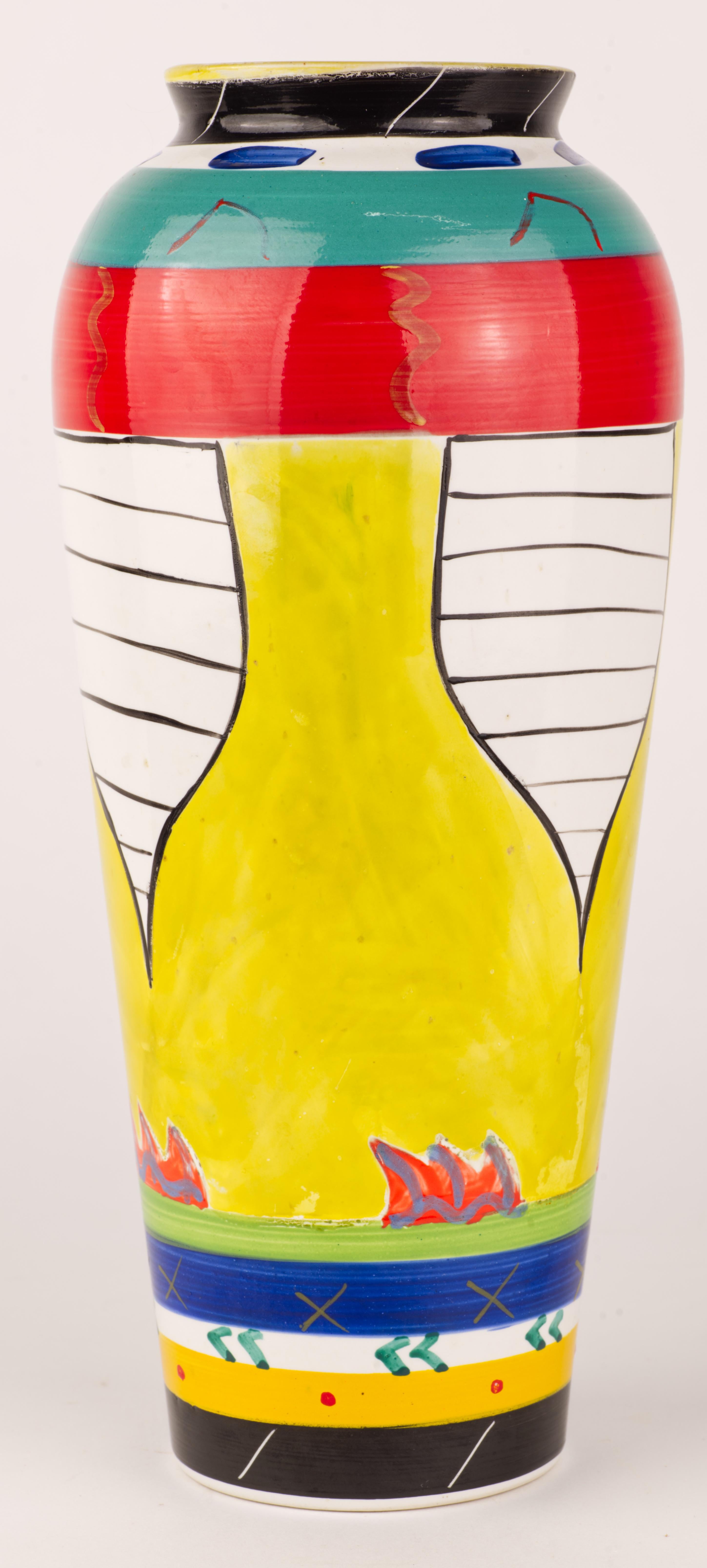 Postmoderno Raro vaso a forma di elefante di Clementina Van Der Walt, Studio Pottery del Sudafrica in vendita