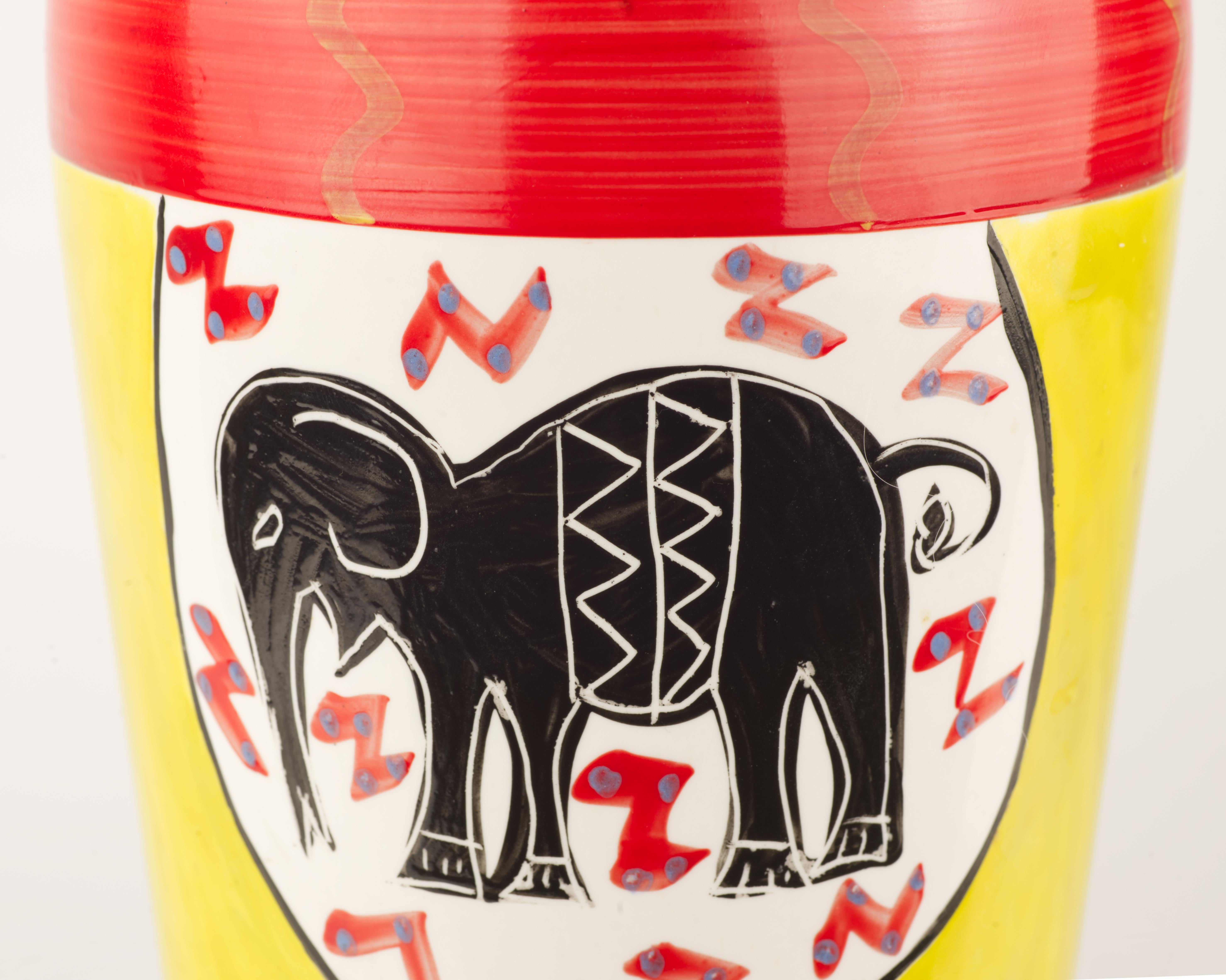 XX secolo Raro vaso a forma di elefante di Clementina Van Der Walt, Studio Pottery del Sudafrica in vendita