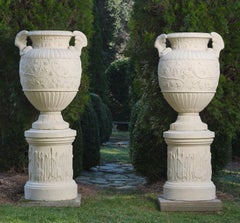 Rare urne e piedistalli in pietra di Coade