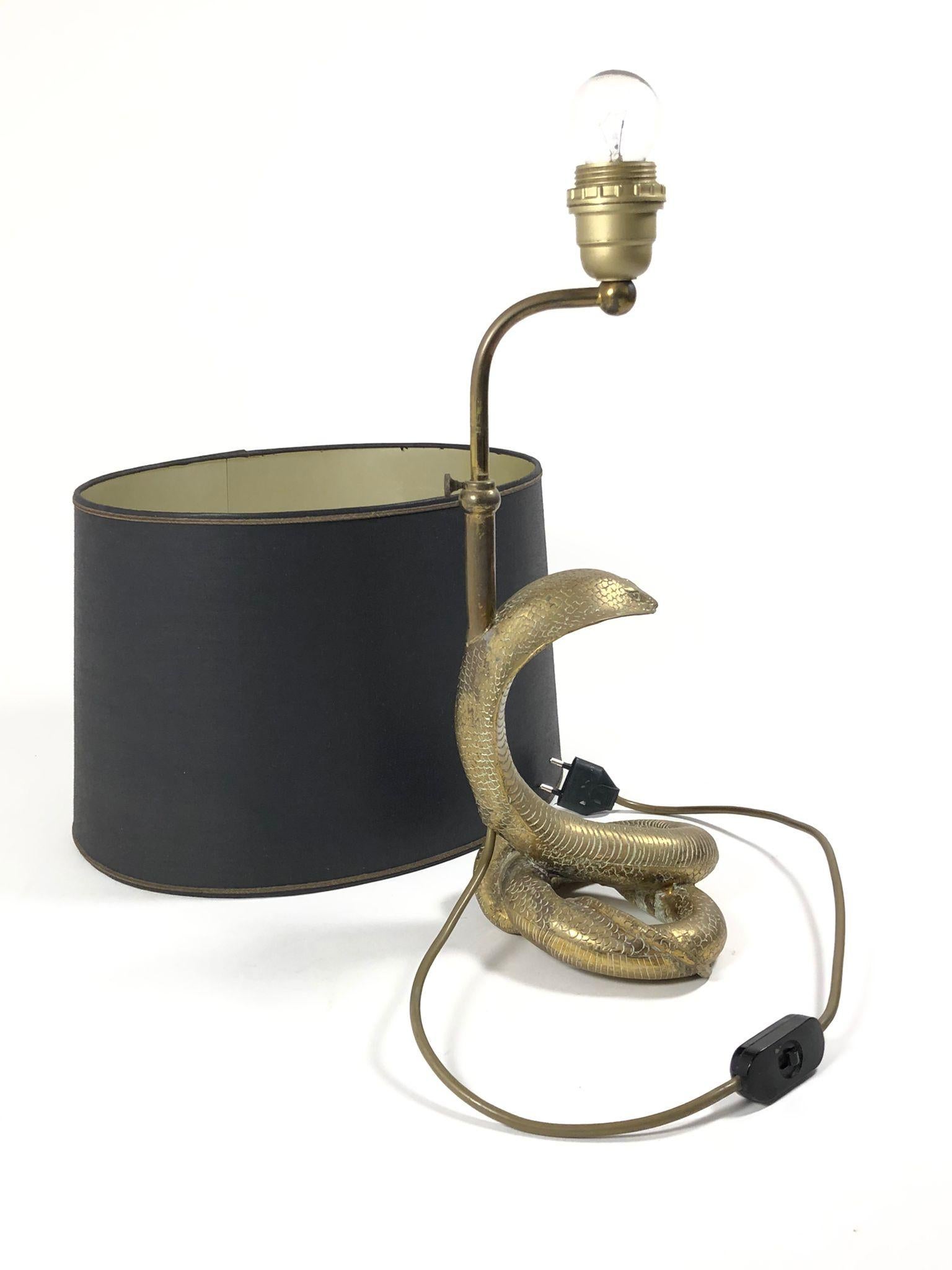 Rara lampada da tavolo in ottone dorato 