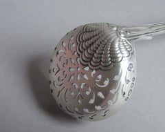 Rare cuillère à sifter Coburg fabriquée à Londres par George Adams, 1853