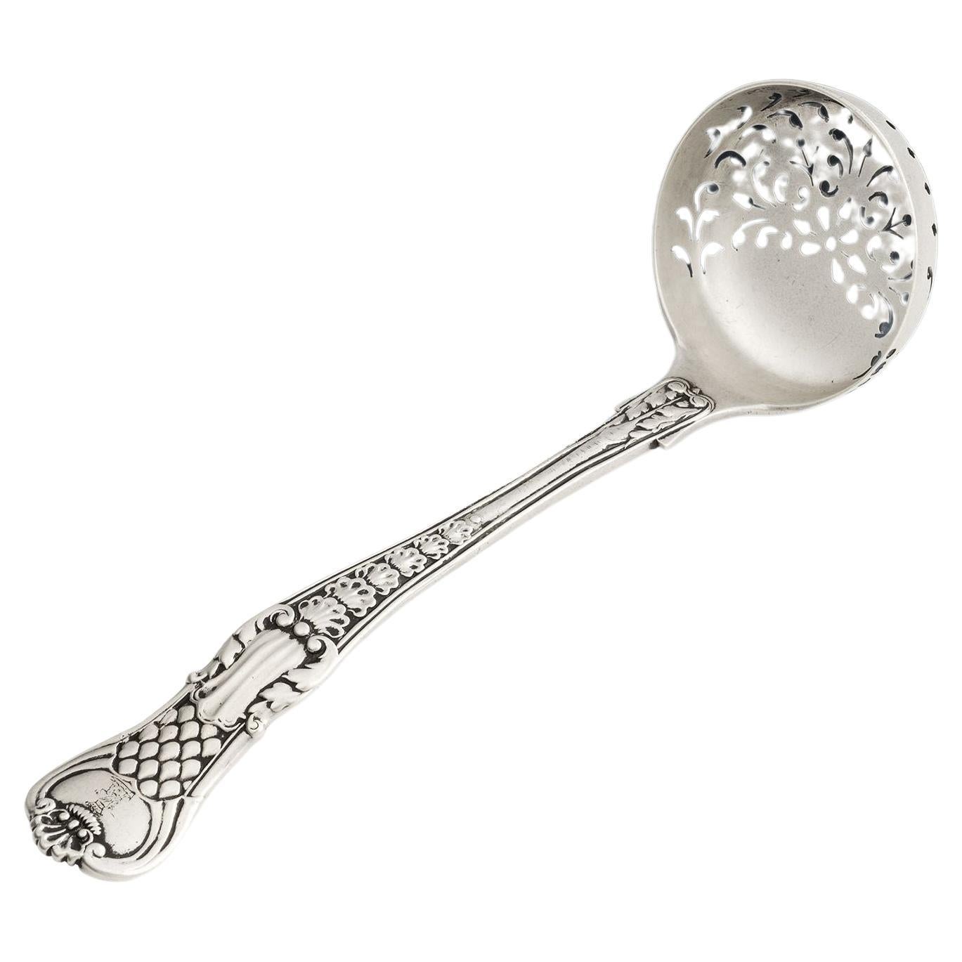 Rara cuchara tamiz con patrón de Coburgo fabricada en Londres por George Adams, 1853