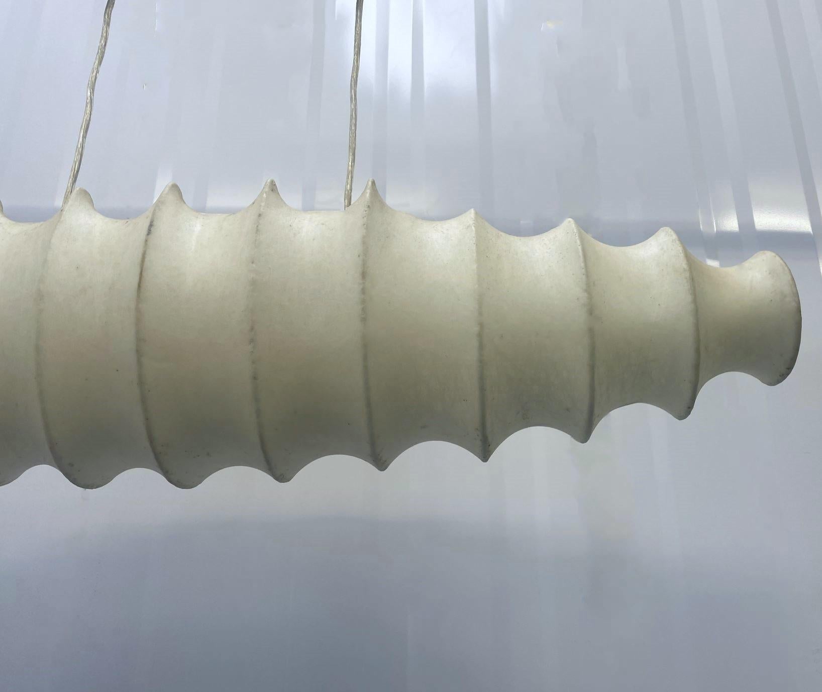 Rara lámpara colgante de dos luces Goldkant Cocoon Años 60 Castiglioni, estilo Flos en Bueno estado para la venta en Frankfurt am Main, DE