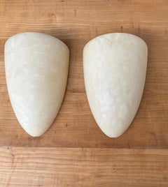 Rare appliques murales en albâtre de forme cocon de l'époque médiévale du milieu du siècle dernier avec supports en métal