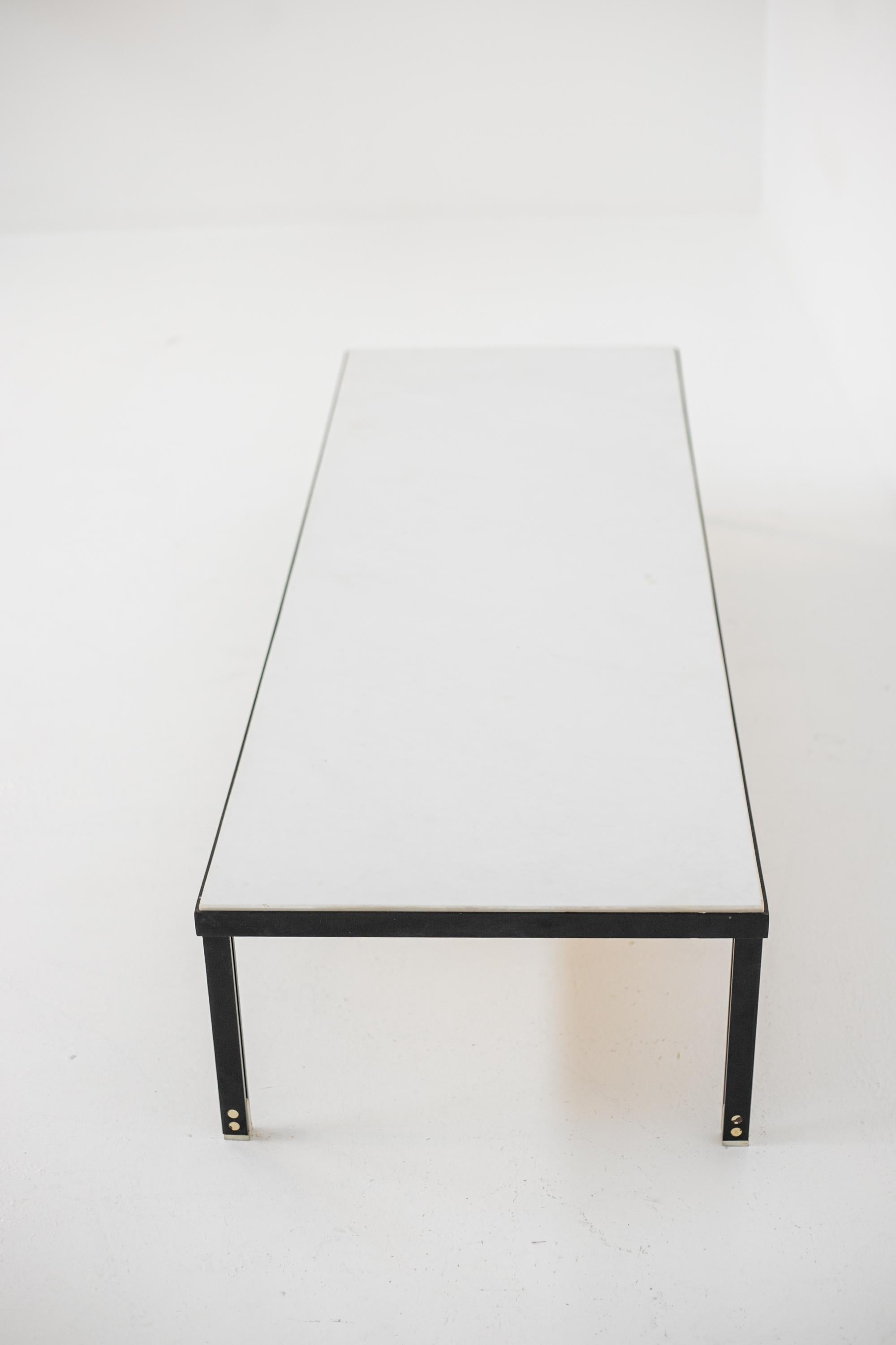 Rare Coffee Table Attr. to Gianfranco Frattini in Iron and White Marble In Good Condition In Milano, IT