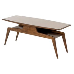 Rare table basse attribuée à Gio Ponti en bois de noyer et verre