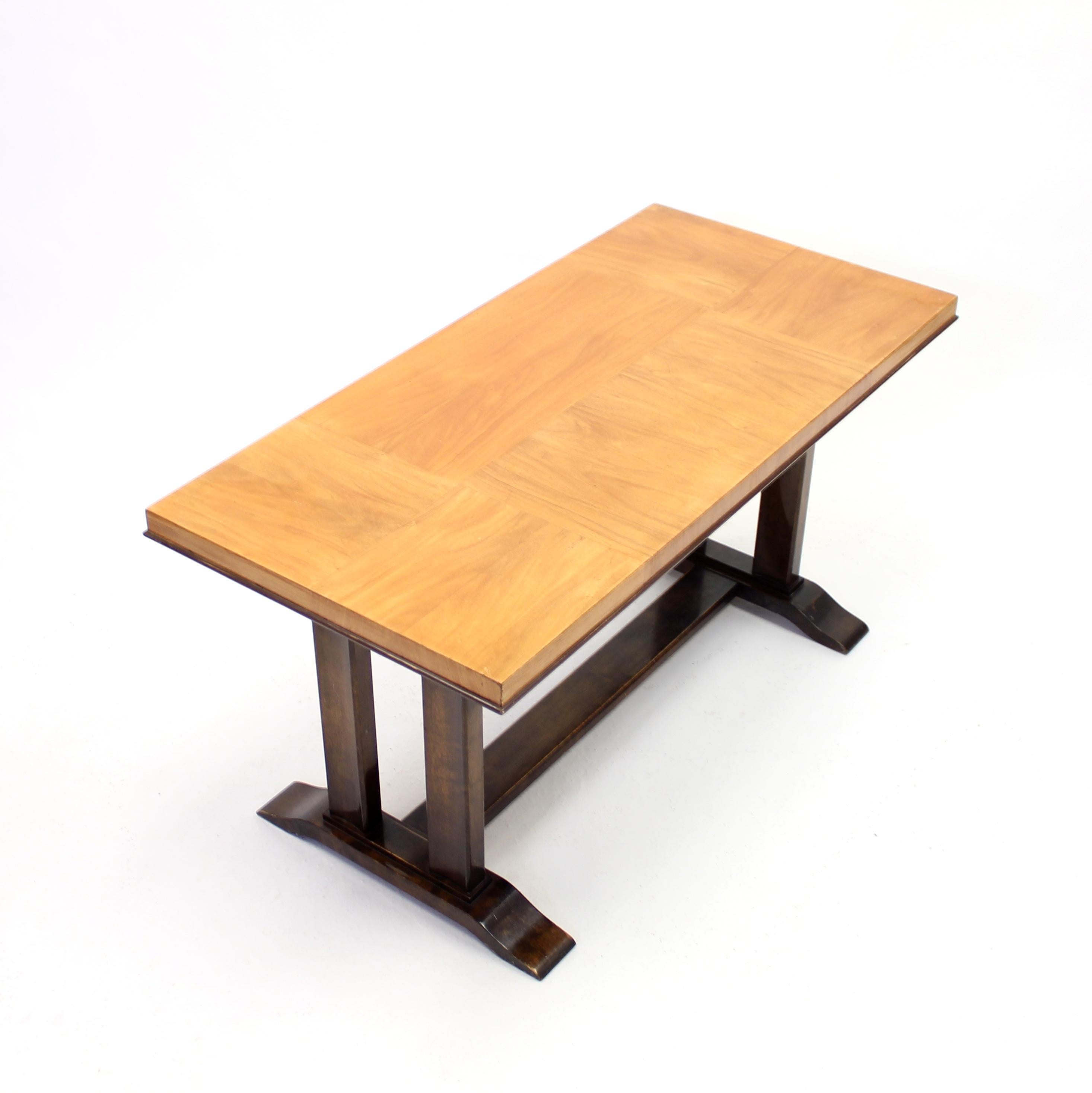 Rare Art Deco / Swedish Modern coffee or side table attributed to Axel Einar Hjorth, manufactured by Nordiska Kompaniet (NK). Produced in 1937. Stained Birch base with a very unusual wood type named Evaco as the main material for table top and