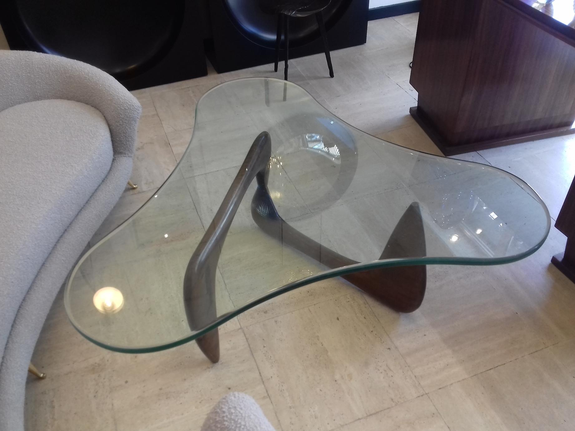 Rare Coffee Table Isamu Noguchi Style, circa 1960 In Good Condition In Saint-Ouen, FR