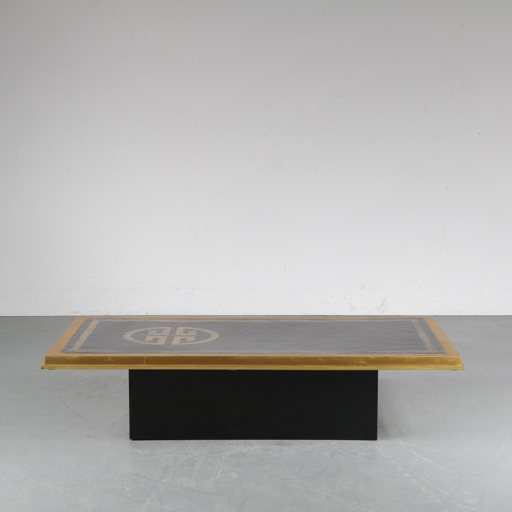 A unique coffee table, manufactured by Denisco in Italy around 1970.

It has a black lacuqered wooden base with brass and enameled steel top, with a unique pattern into the top. The black and brass is a very appealing combination that adds a