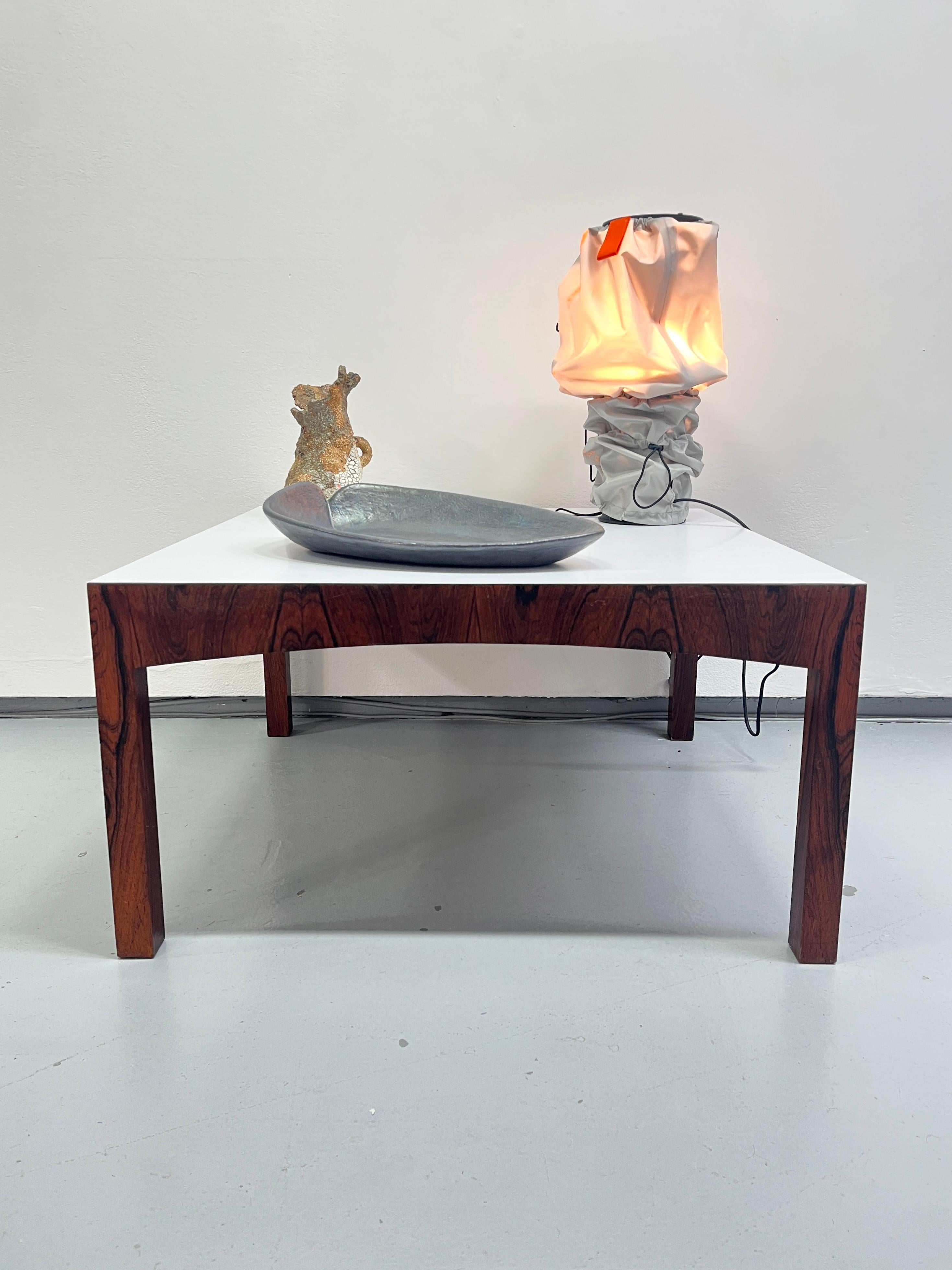 Stratifié Table basse rare de Hugues Poignant en vente