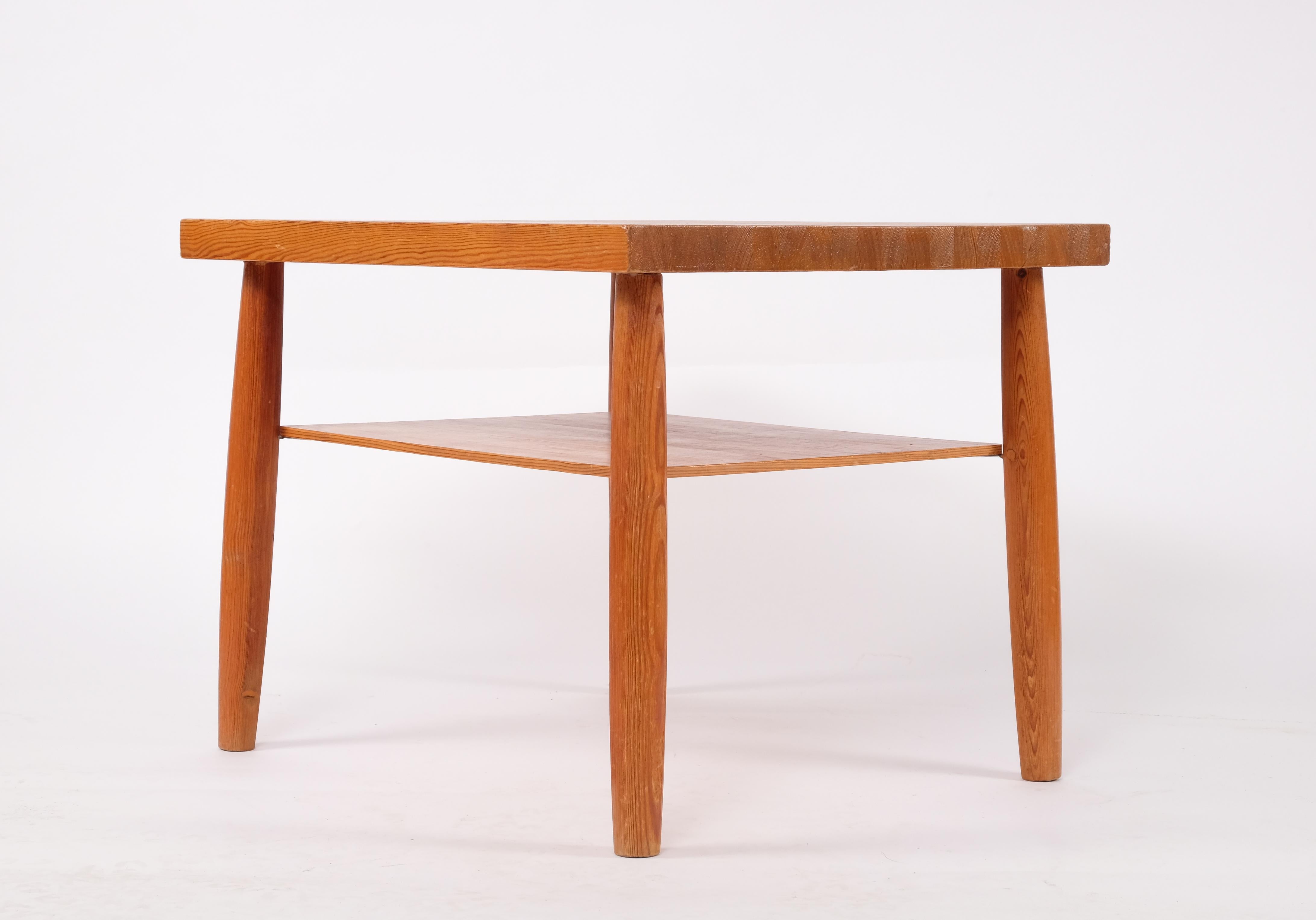 Rare Coffee Table by Nordiska Kompaniet, 1940s In Good Condition For Sale In Stockholm, SE