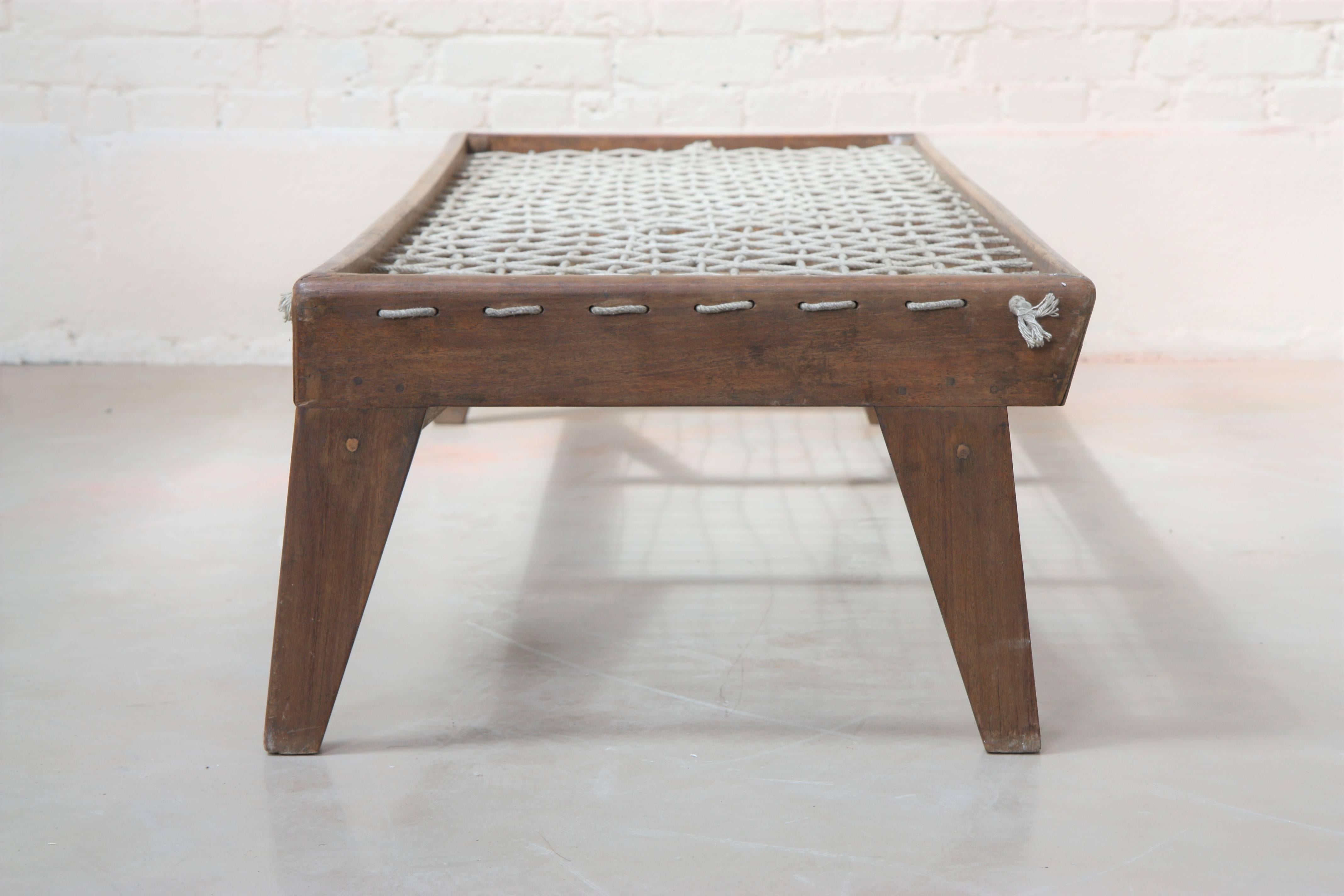 Rare Coffee Table by Pierre Jeanneret In Good Condition In Altwies, LU