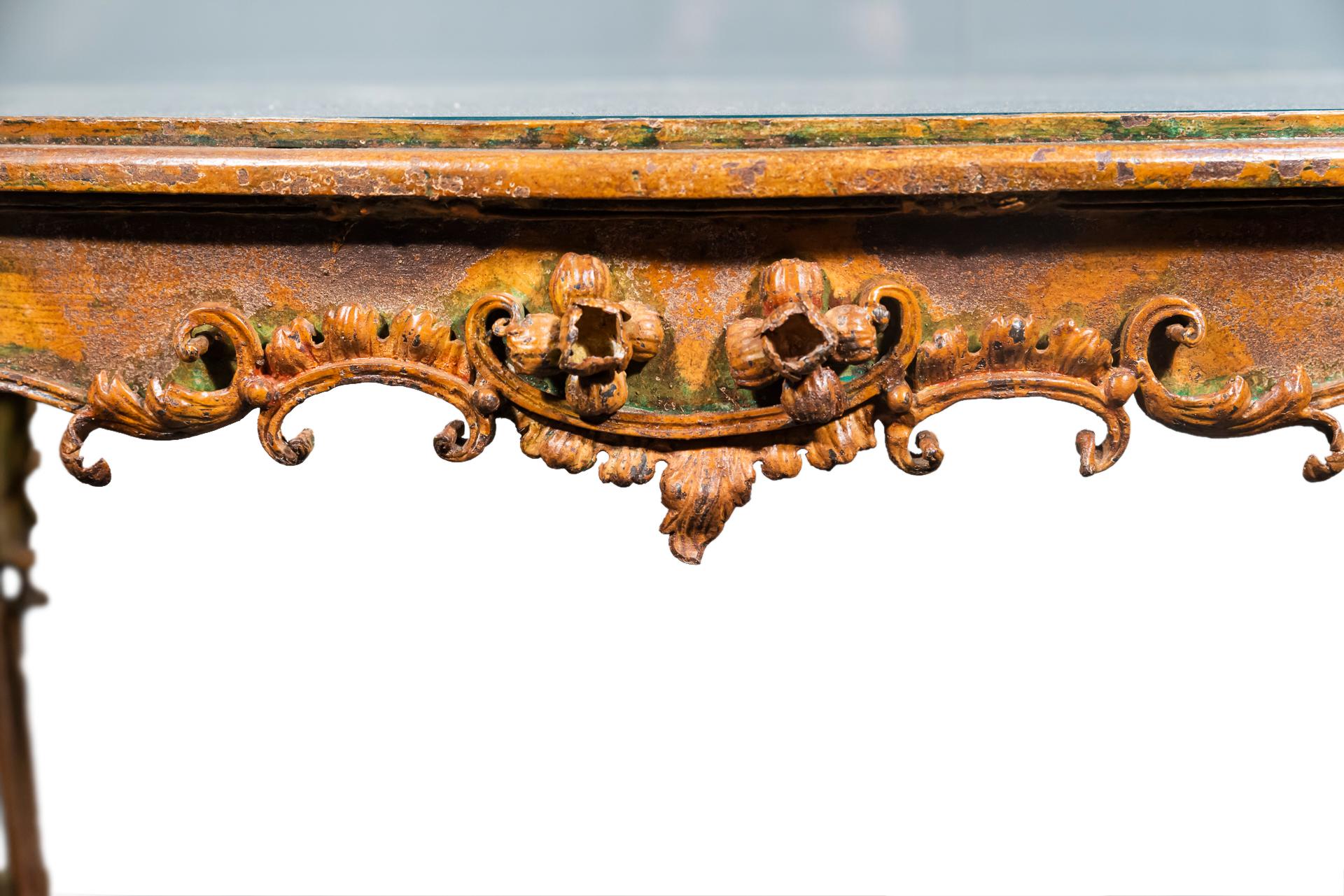 Rare coffee table,
Iron and sheet metal decorated with palmets, flowers, in the style of the Regency,
Original beveled tabletop,
Traces of yellow daffodils lacquer,
France, circa 1900.

Measures: Width 71 cm, depth 45 cm, height 57 cm.