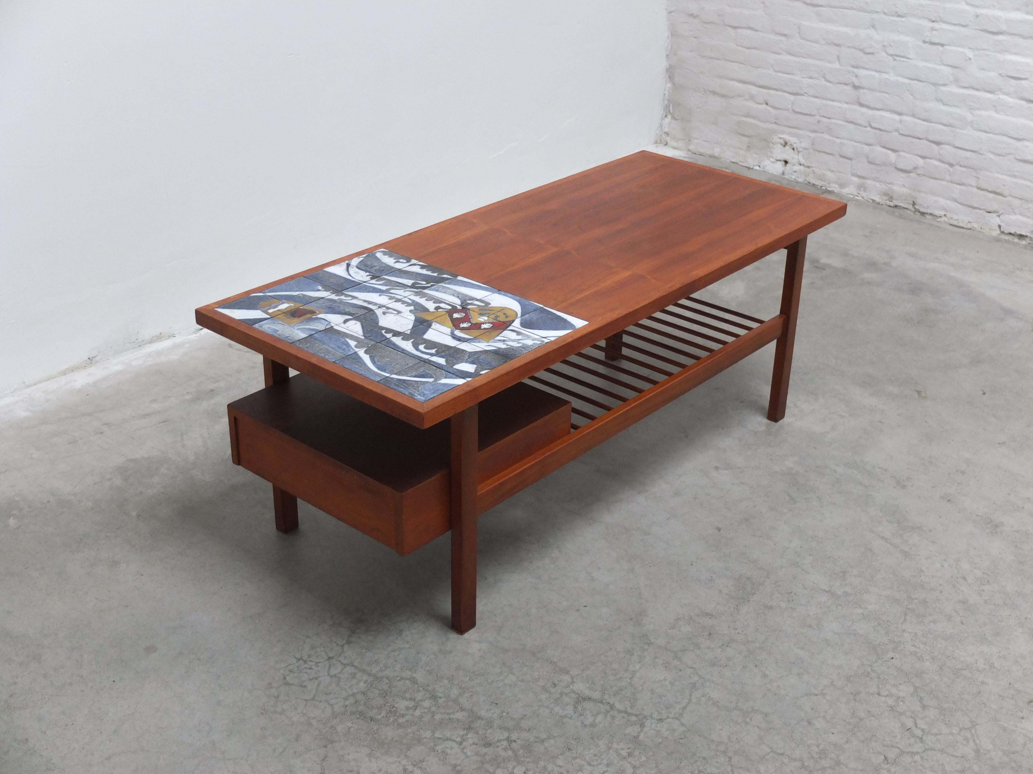 Seltener Couchtisch mit Keramik von Jos De Mey für Van Den Berghe-Pauvers, 1960er Jahre (Moderne der Mitte des Jahrhunderts) im Angebot