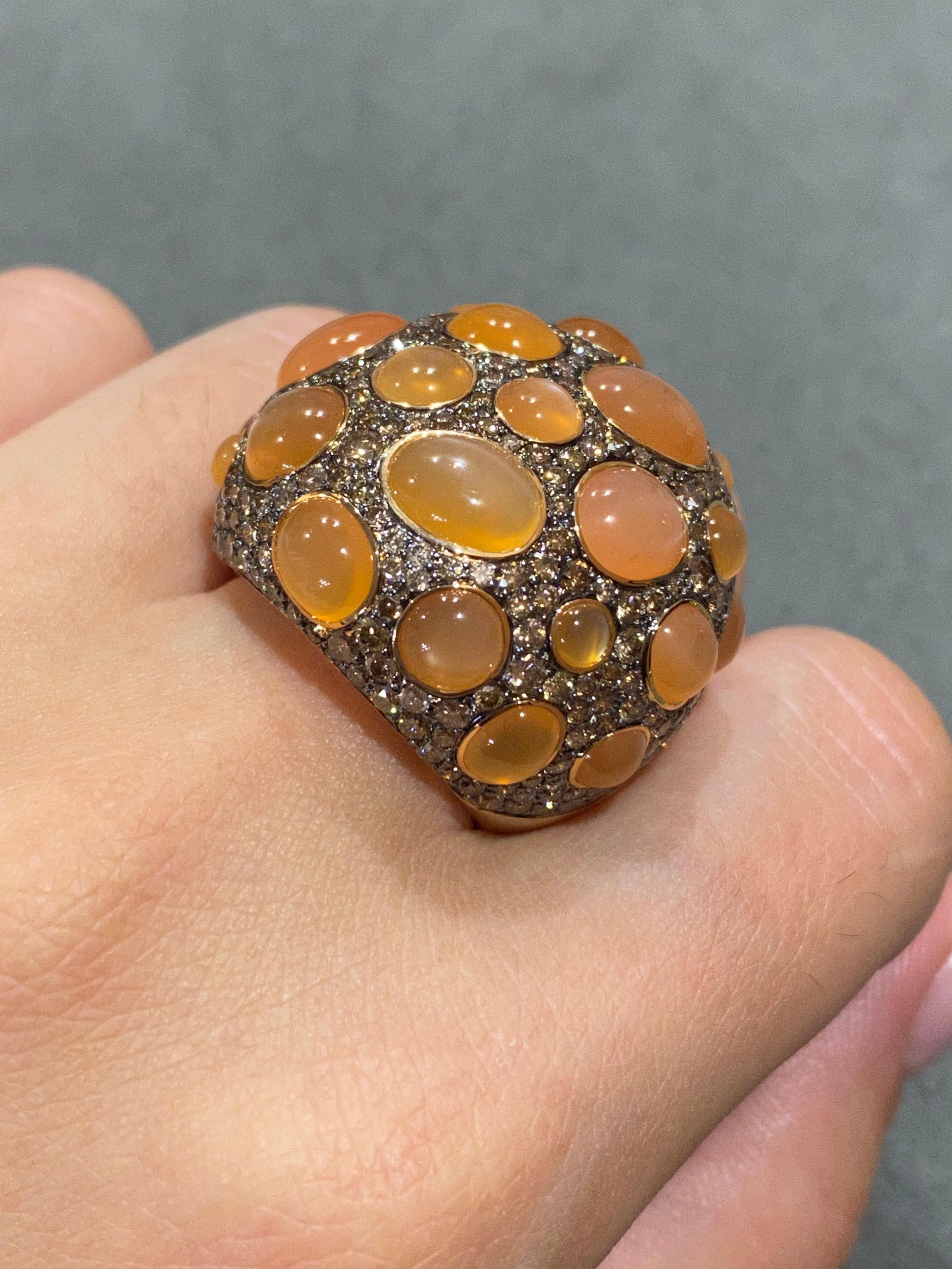 Rare Cognac Diamonds Citrine Yellow 18K Gold Ring for Her In New Condition For Sale In Montreux, CH