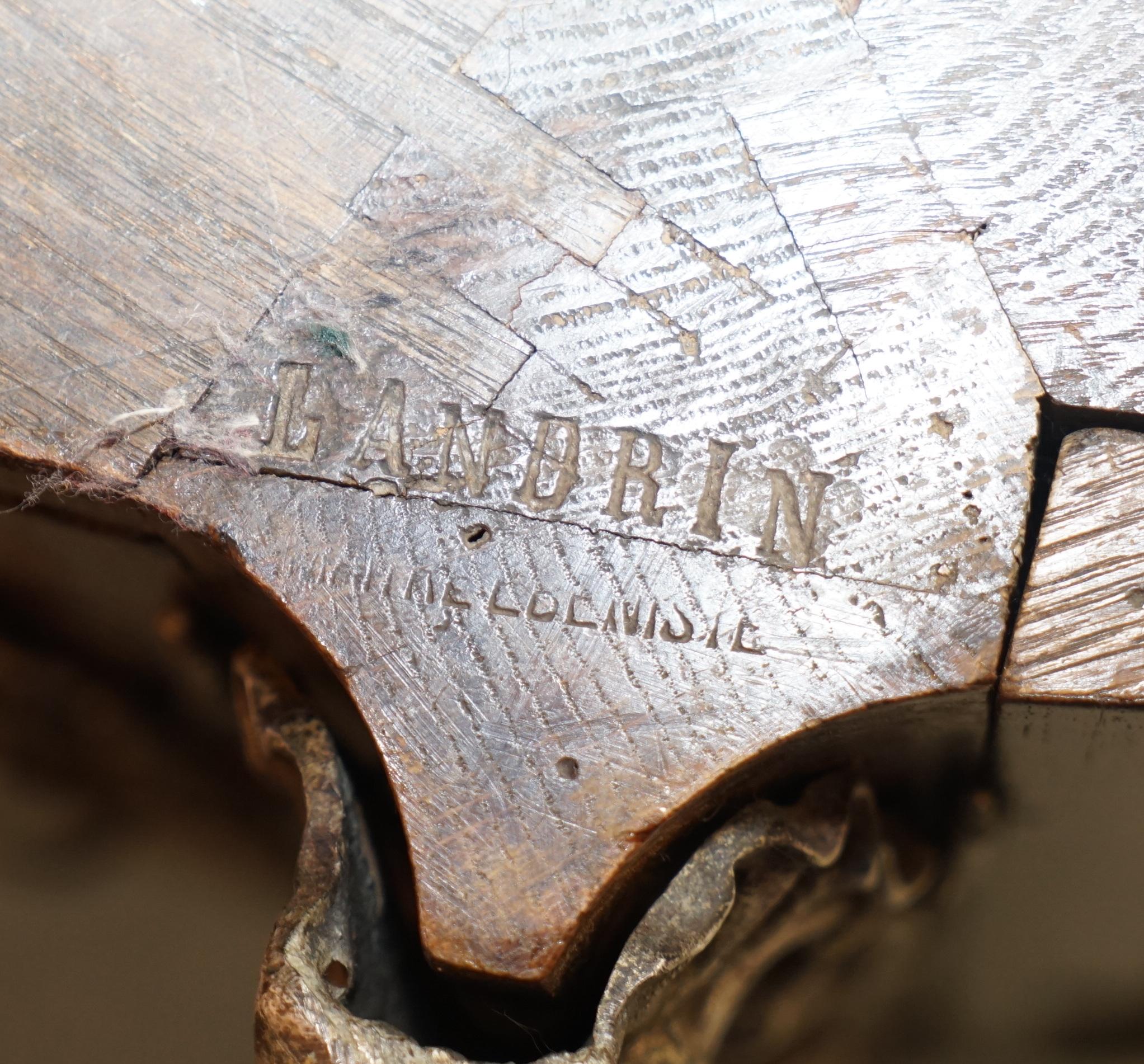 Wir freuen uns, diese wichtige, restaurierte circa 1750 Marmor gekrönt Königsholz Intarsien Anrichte mit poliertem Silber Beschläge Anrichte vollständig für Germain Landrin, 1710-1785 gestempelt

Dies ist ein Museum Qualität zu finden,