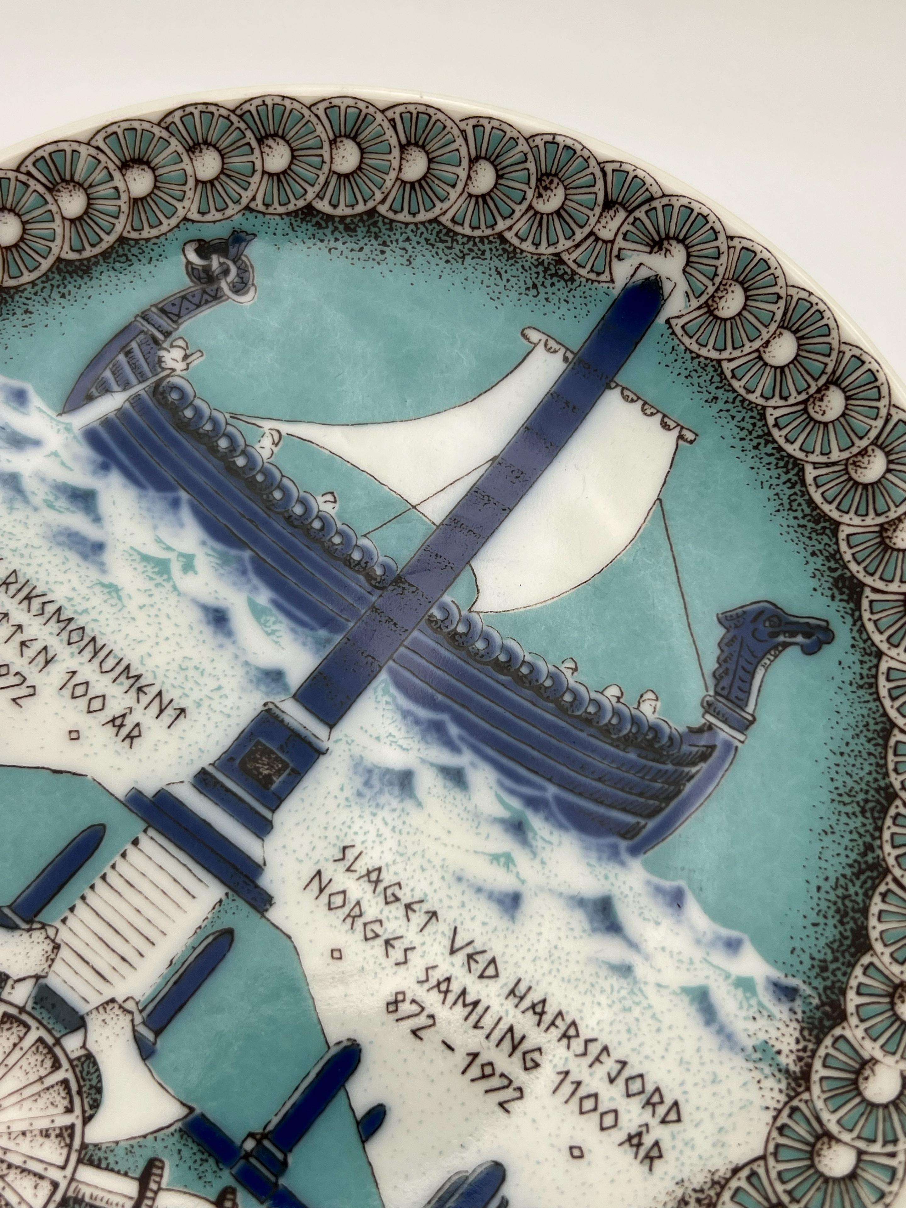 RARE Collectible Norwegische Wikinger Gedenkteller - Porsgrund Porzellan 1972 im Zustand „Hervorragend“ im Angebot in Skien, NO