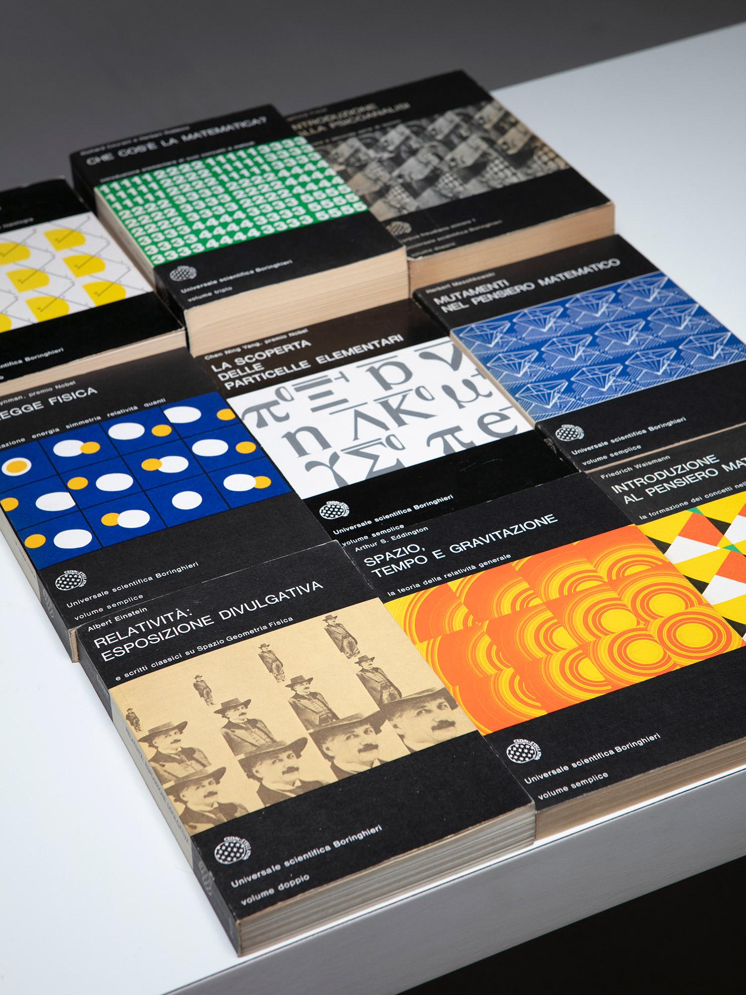 Rare Collection of 27 Scientific Books with Enzo Mari Art Covers, Italy, 1960s In Good Condition For Sale In Milan, IT