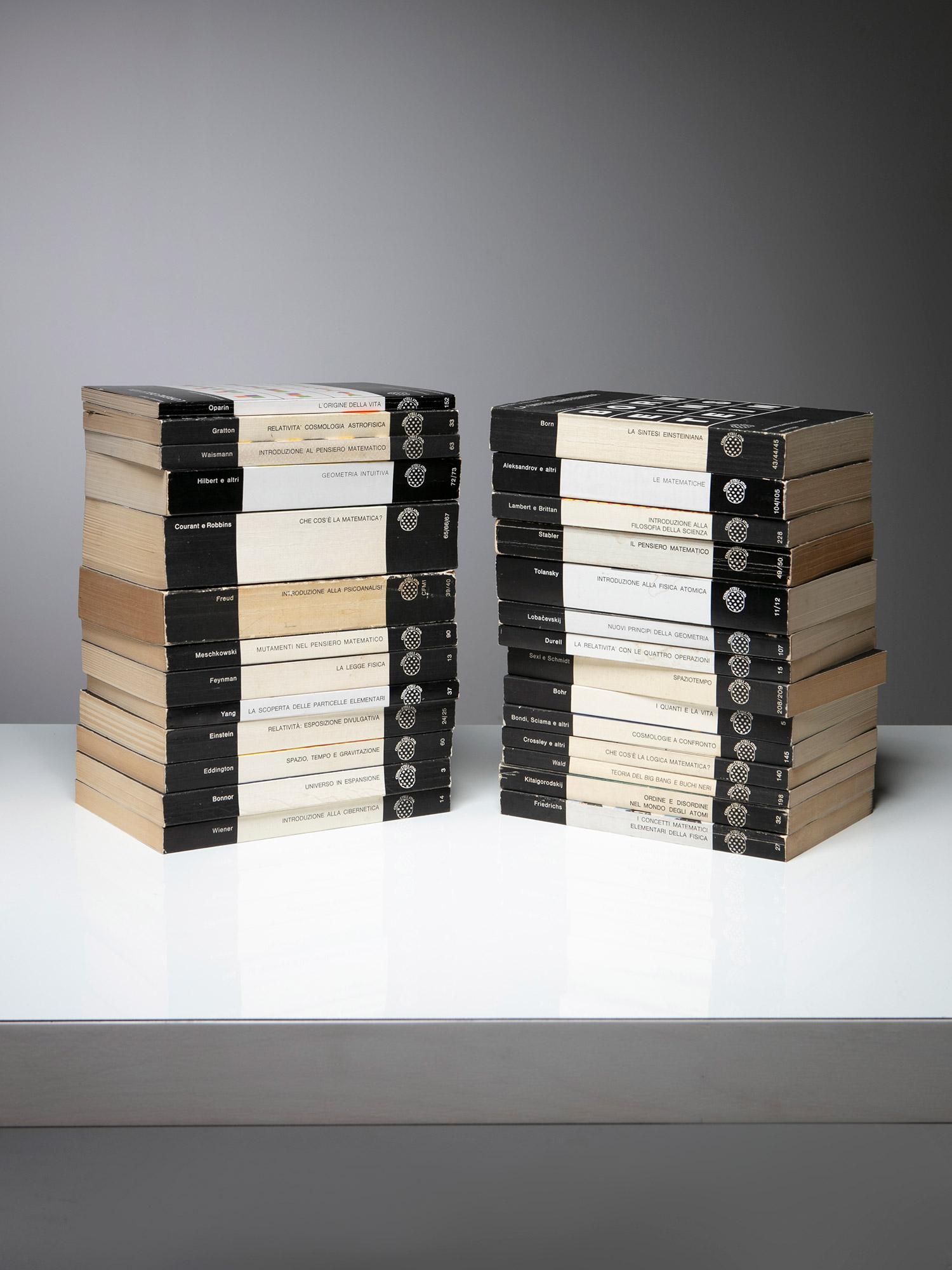 Rare Collection of 27 Scientific Books with Enzo Mari Art Covers, Italy, 1960s For Sale 2