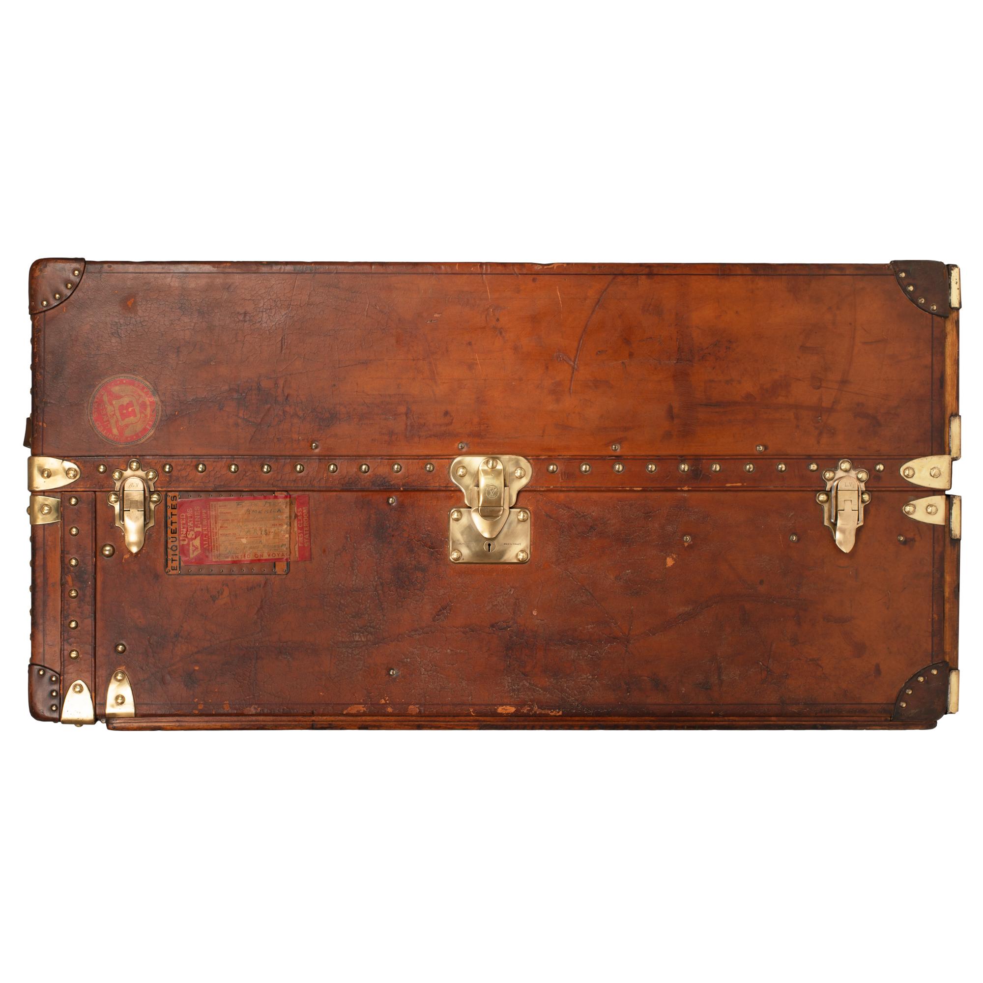 LOUIS VUITTON

VERY RARE Wardrobe or Trunk Louis Vuitton cupboard in cowhide leather, Brass jewellery.
At the time the «cow» range was considered the ultimate luxury well above the monogram.
Nowadays, a custom-made piece of natural leather always