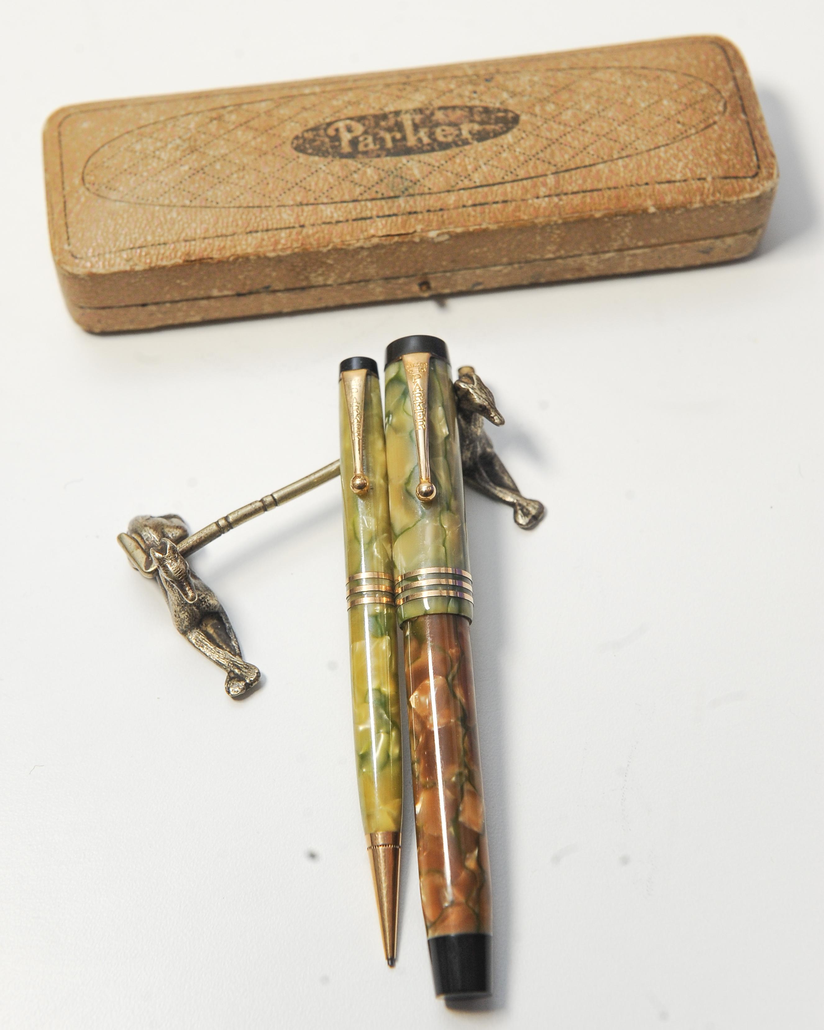 American Rare Collectors Set Art Deco Parker Duofold Marbleised Fountain Pen & Pencil Set For Sale