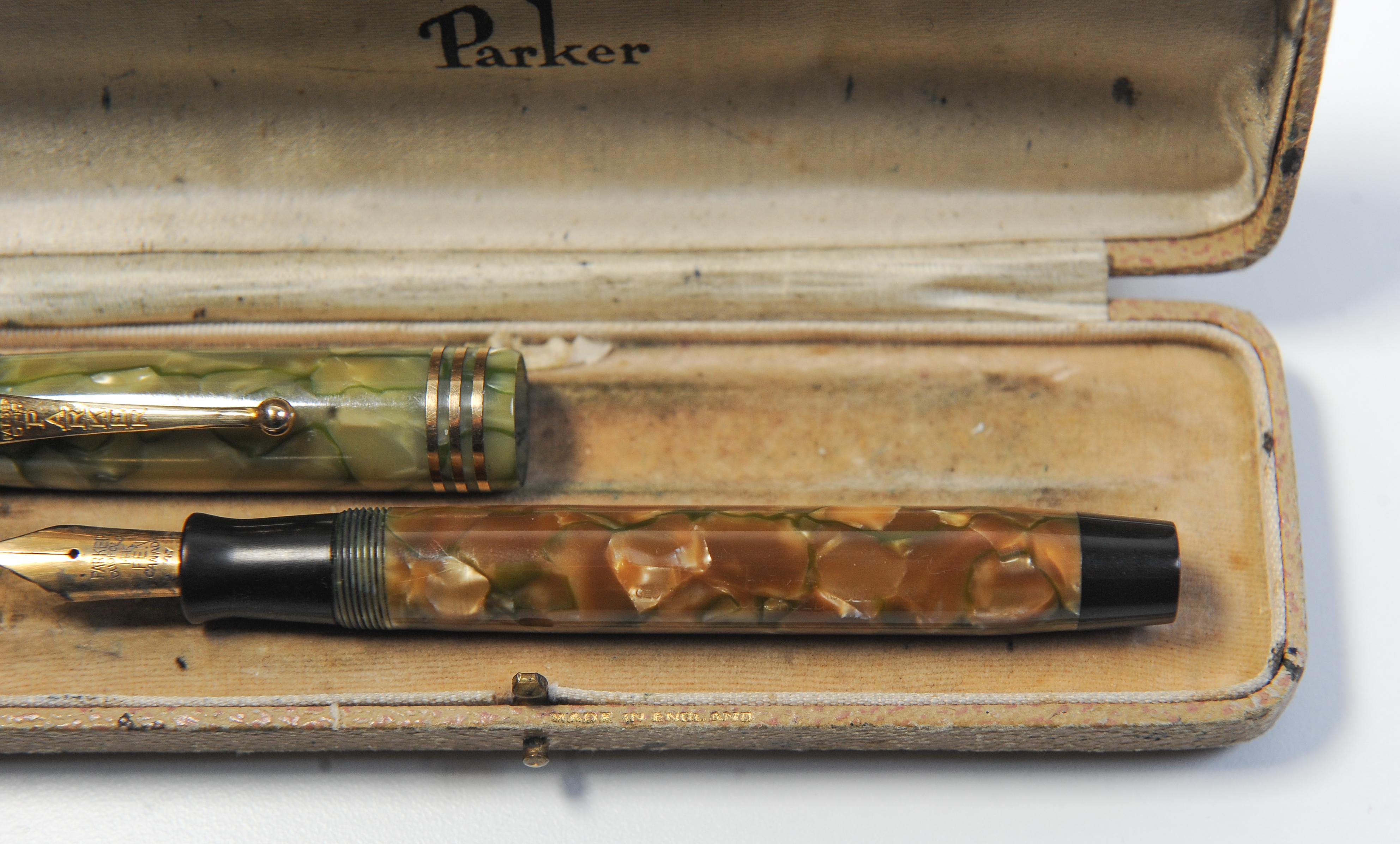 Gold Plate Rare Collectors Set Art Deco Parker Duofold Marbleised Fountain Pen & Pencil Set For Sale
