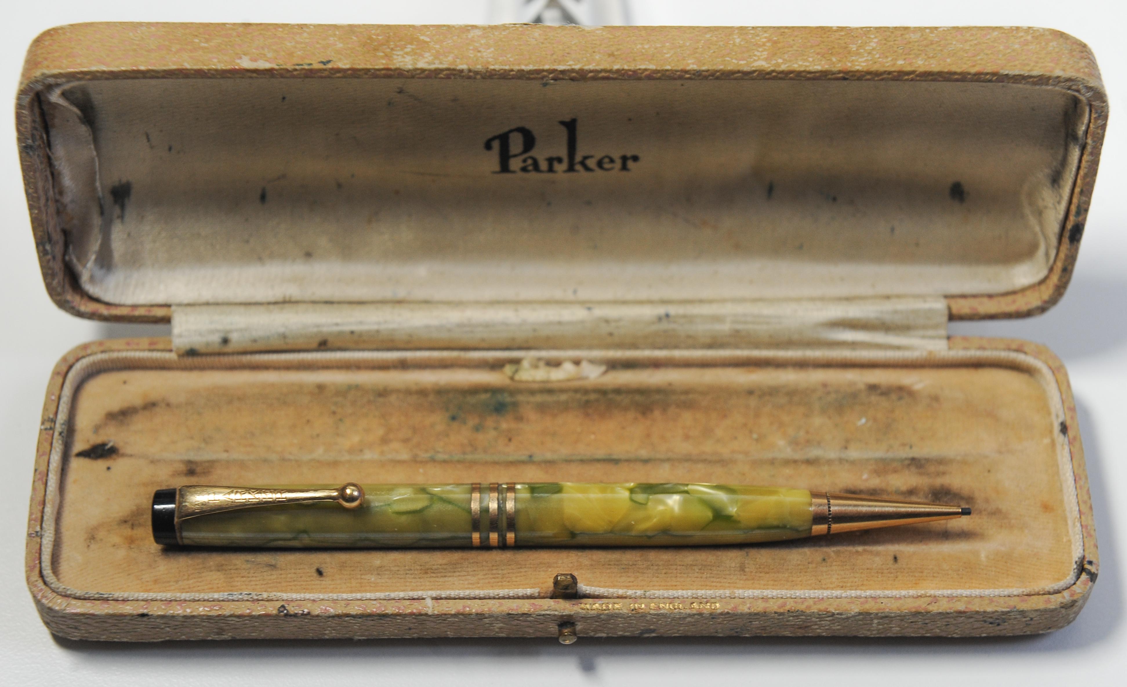 Rare Collectors Set Art Deco Parker Duofold Marbleised Fountain Pen & Pencil Set For Sale 2