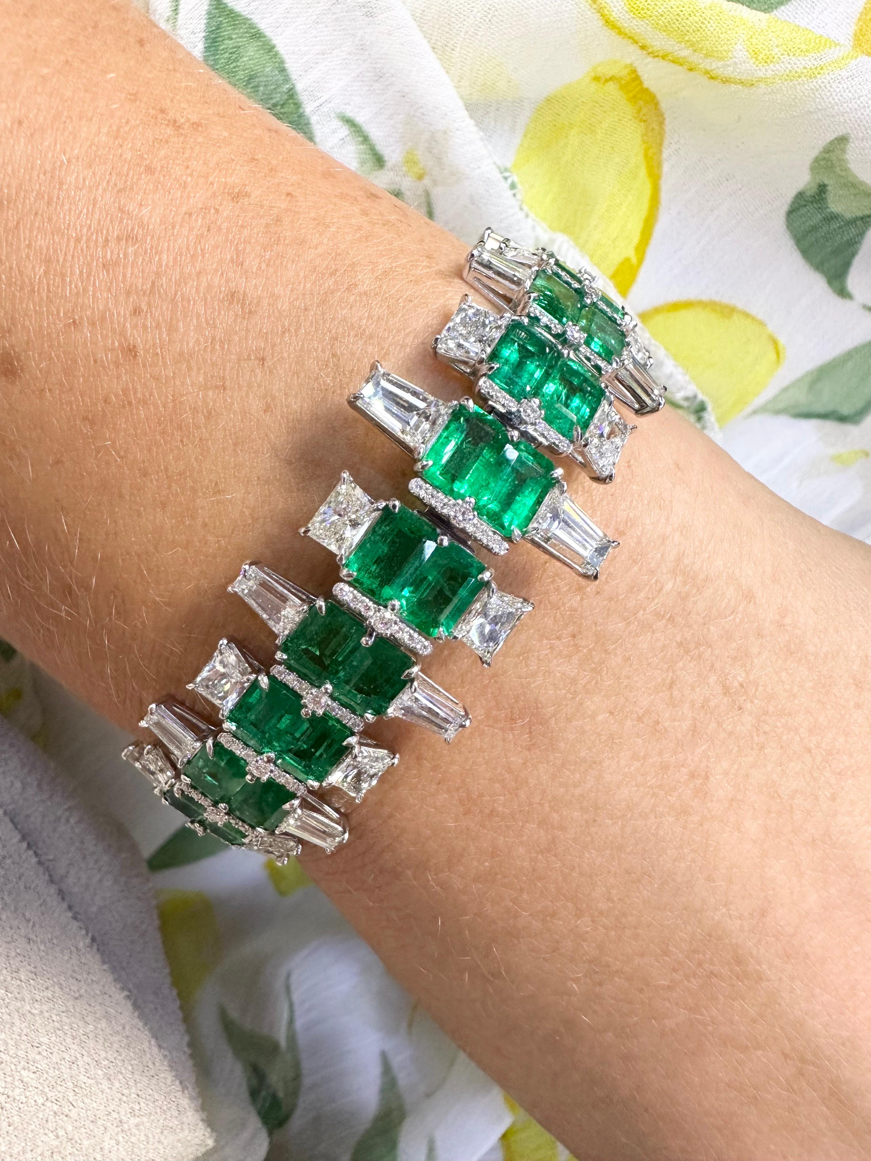 Emerald Cut Rare Colombian Emerald Art Deco bracelet 18KT gold For Sale
