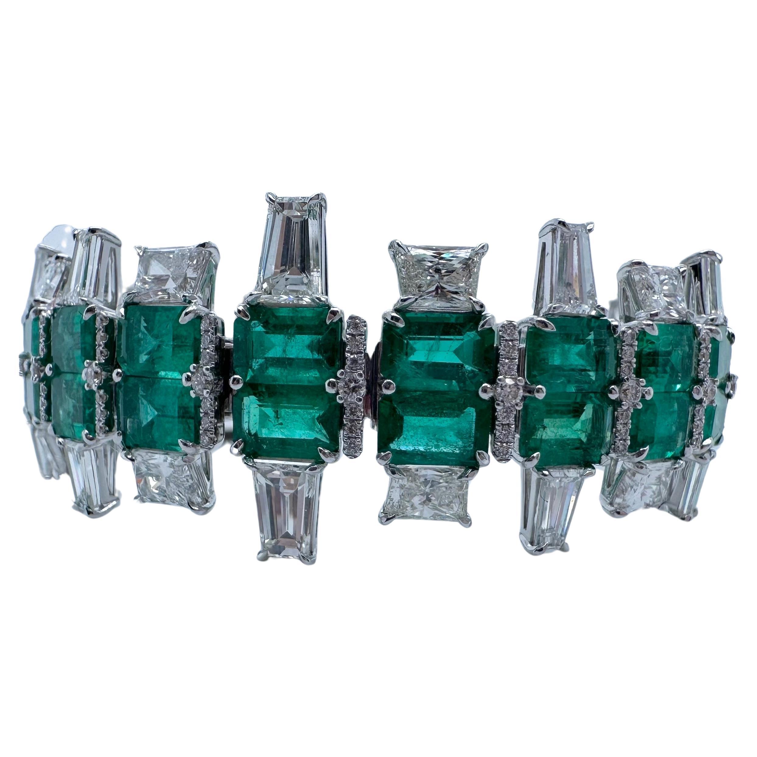 Rare Colombian Emerald Art Deco bracelet 18KT gold In New Condition For Sale In Boca Raton, FL