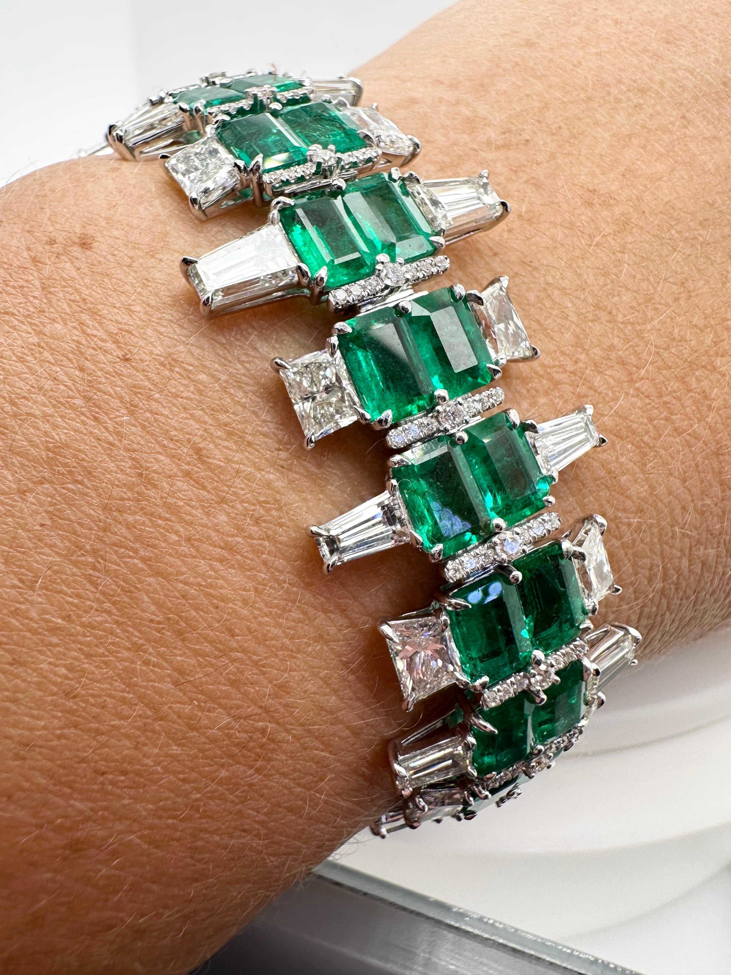 Rare Colombian Emerald Art Deco bracelet 18KT gold For Sale 1