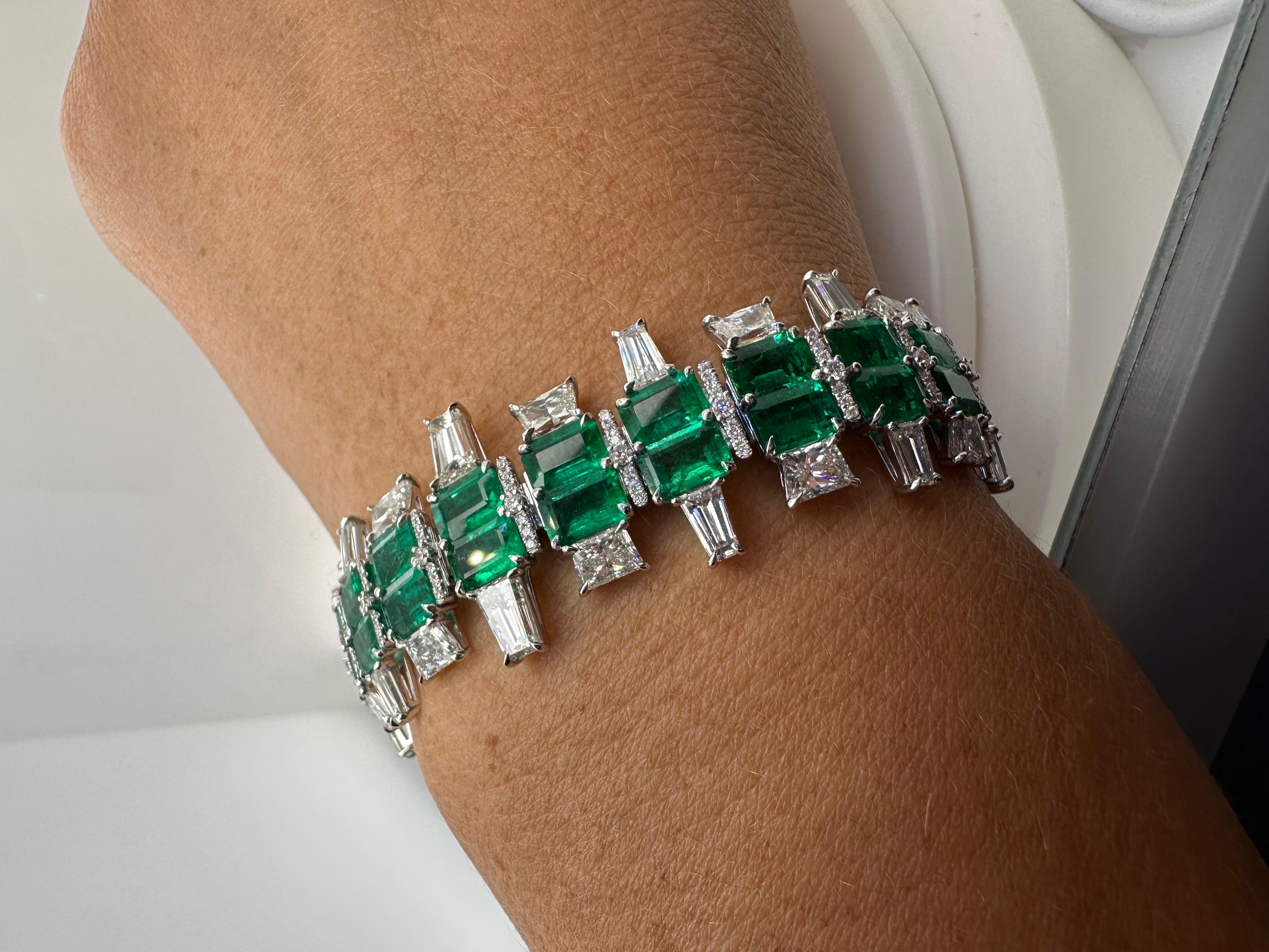 Rare Colombian Emerald Art Deco bracelet 18KT gold For Sale 2