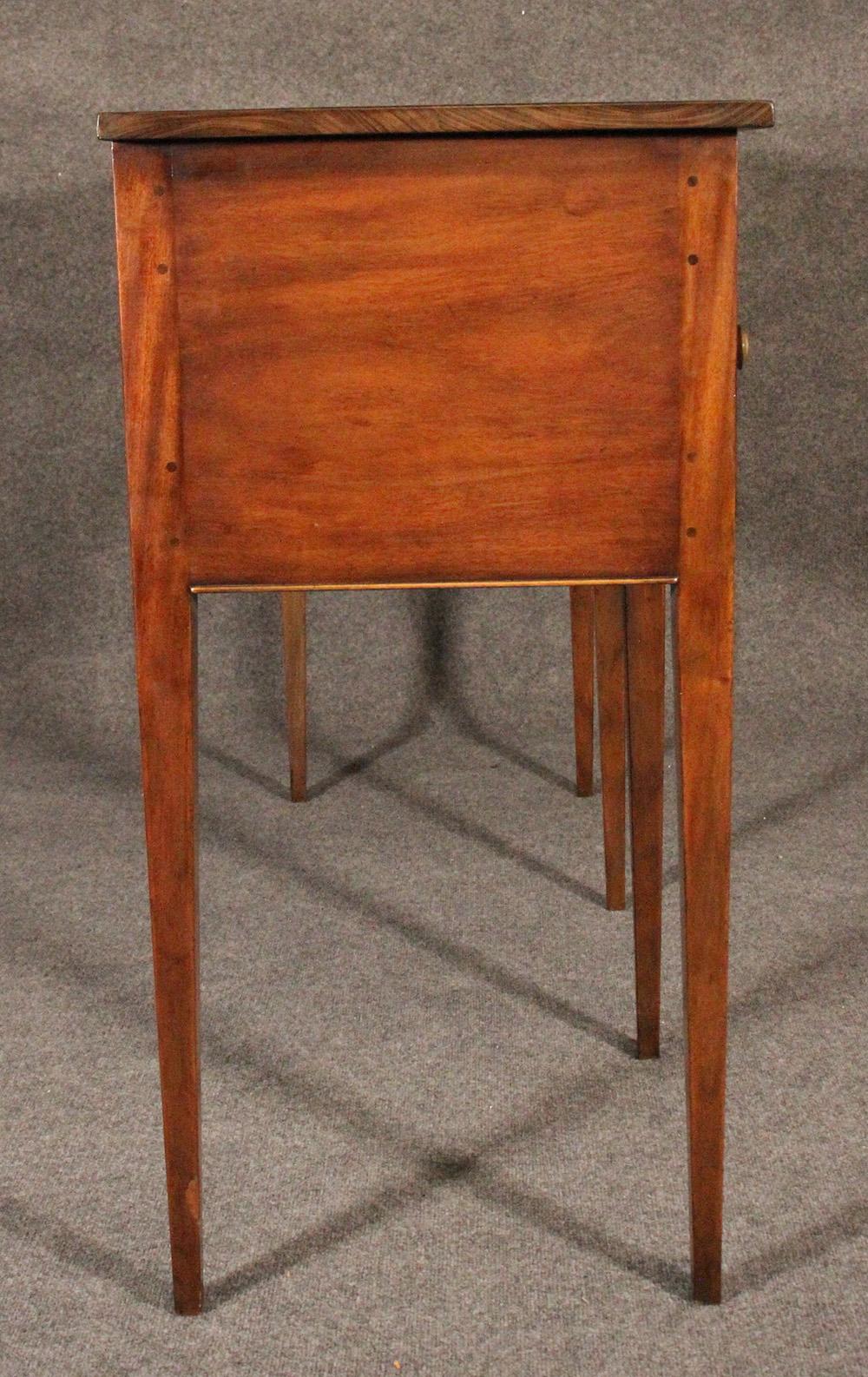 Rare Colonial Williamsburg Kittinger Brandy Board Sideboard Buffet Server In Good Condition In Swedesboro, NJ