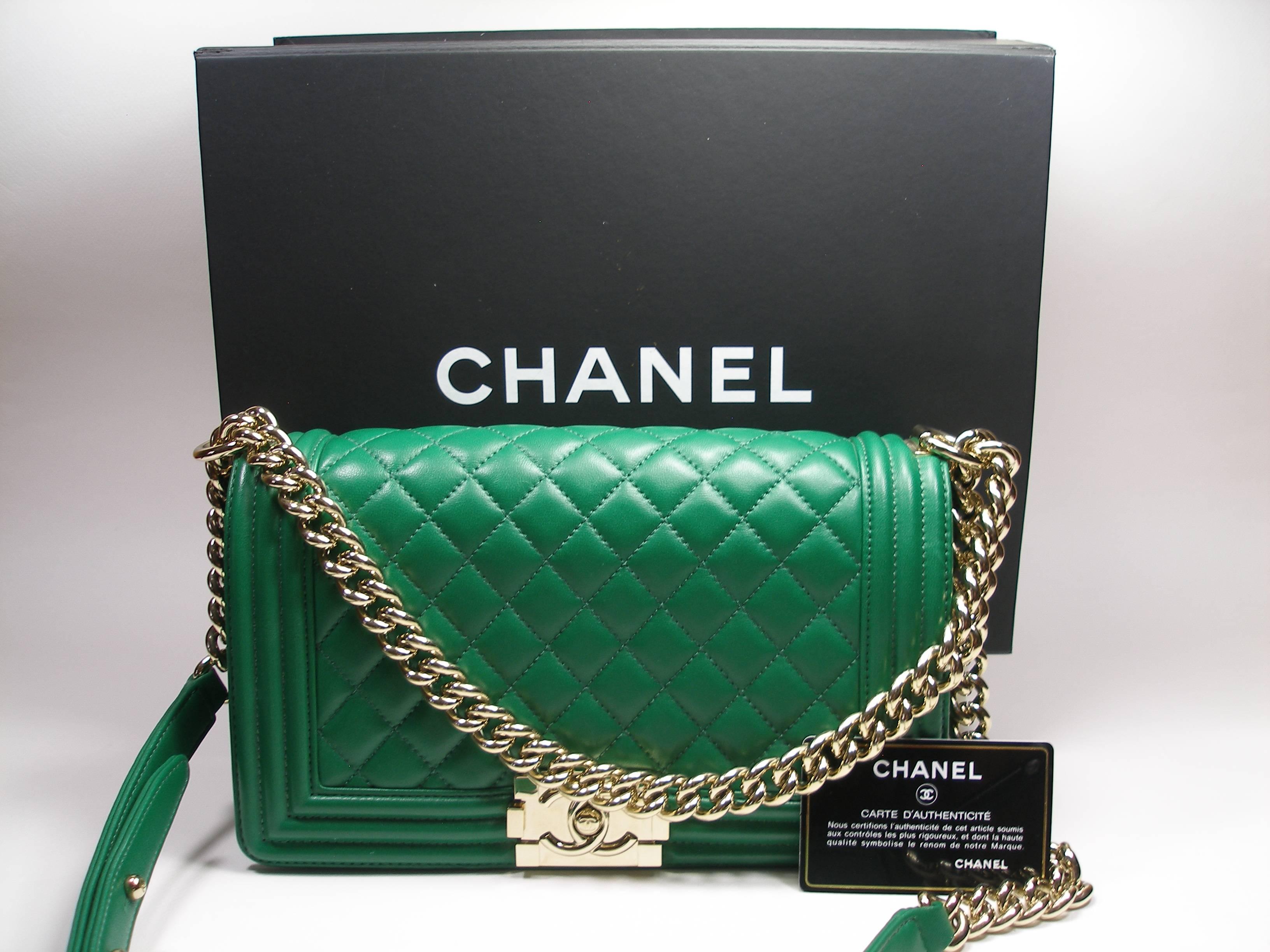 Rare Color Chanel Boy 25 Medium Size Green Lambskin Gold HDW Production