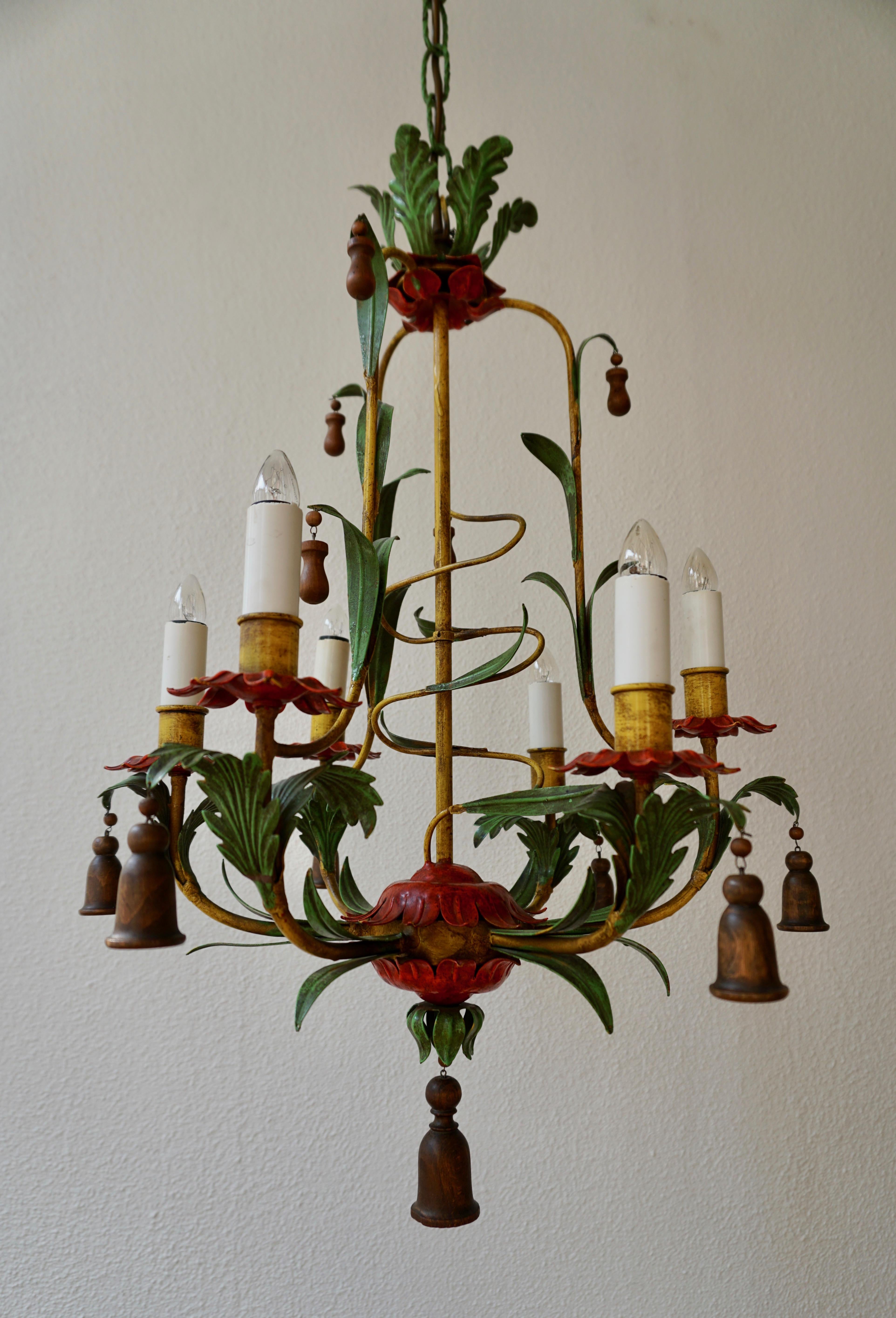Rare Colorful Painted Tole Chandelier In Good Condition For Sale In Antwerp, BE