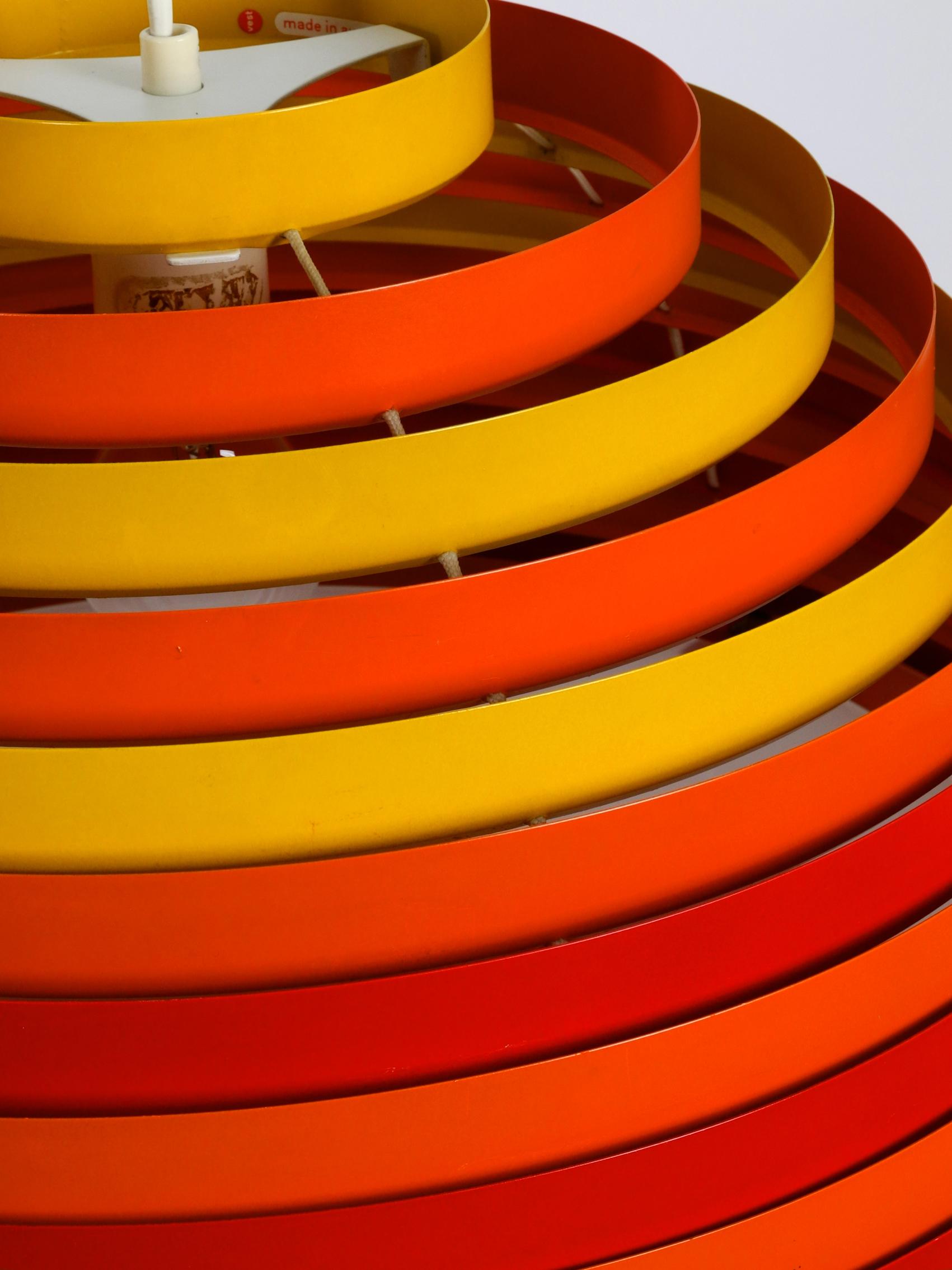 Seltene farbenfrohe Pop Art Hängeleuchte Modell Dynamic aus den 1960er Jahren von Wilhelm Weste für Vest (Metall)