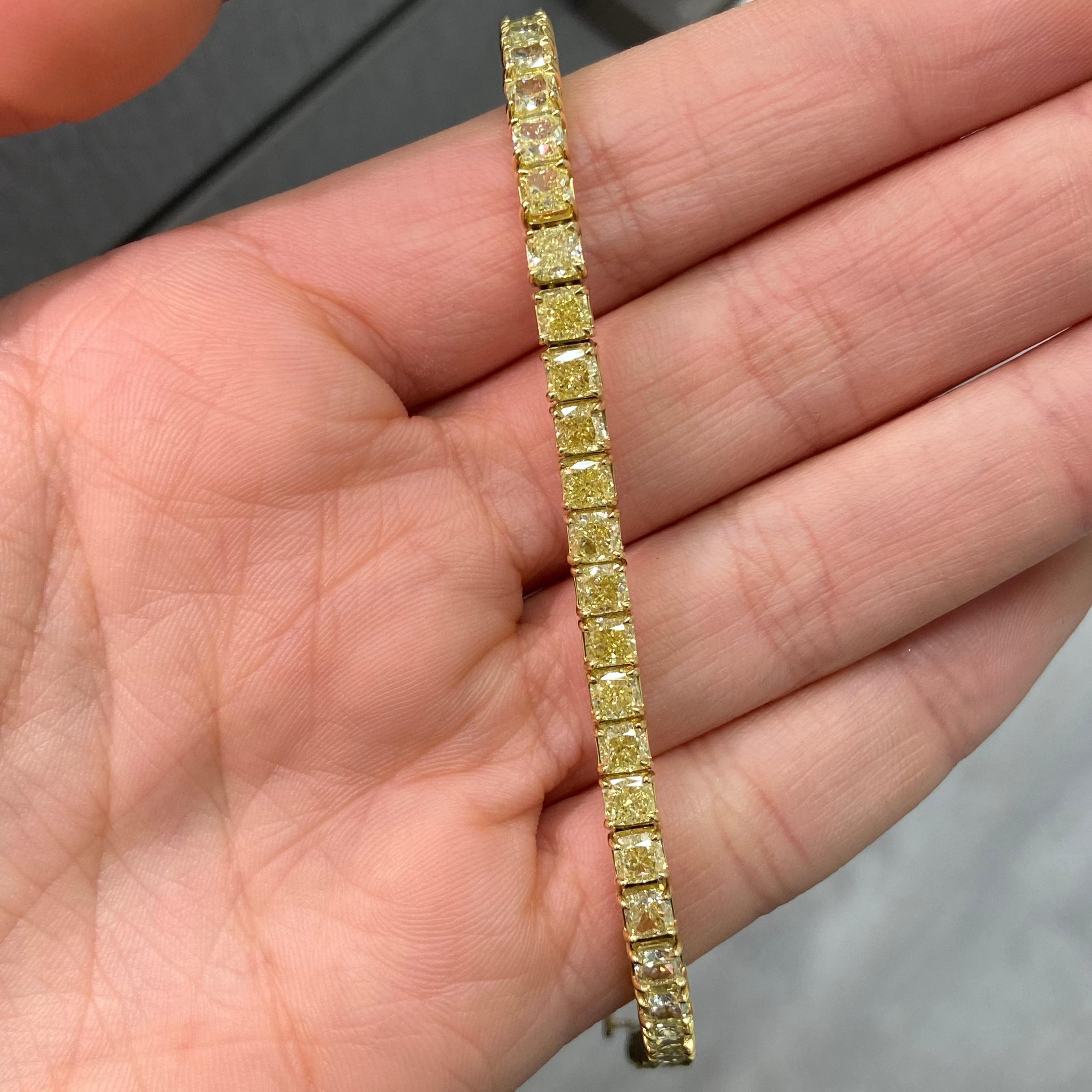 Taglio cuscino Colori rari 14.5 ct Bracciale da tennis con diamanti a cuscino giallo intenso di lusso