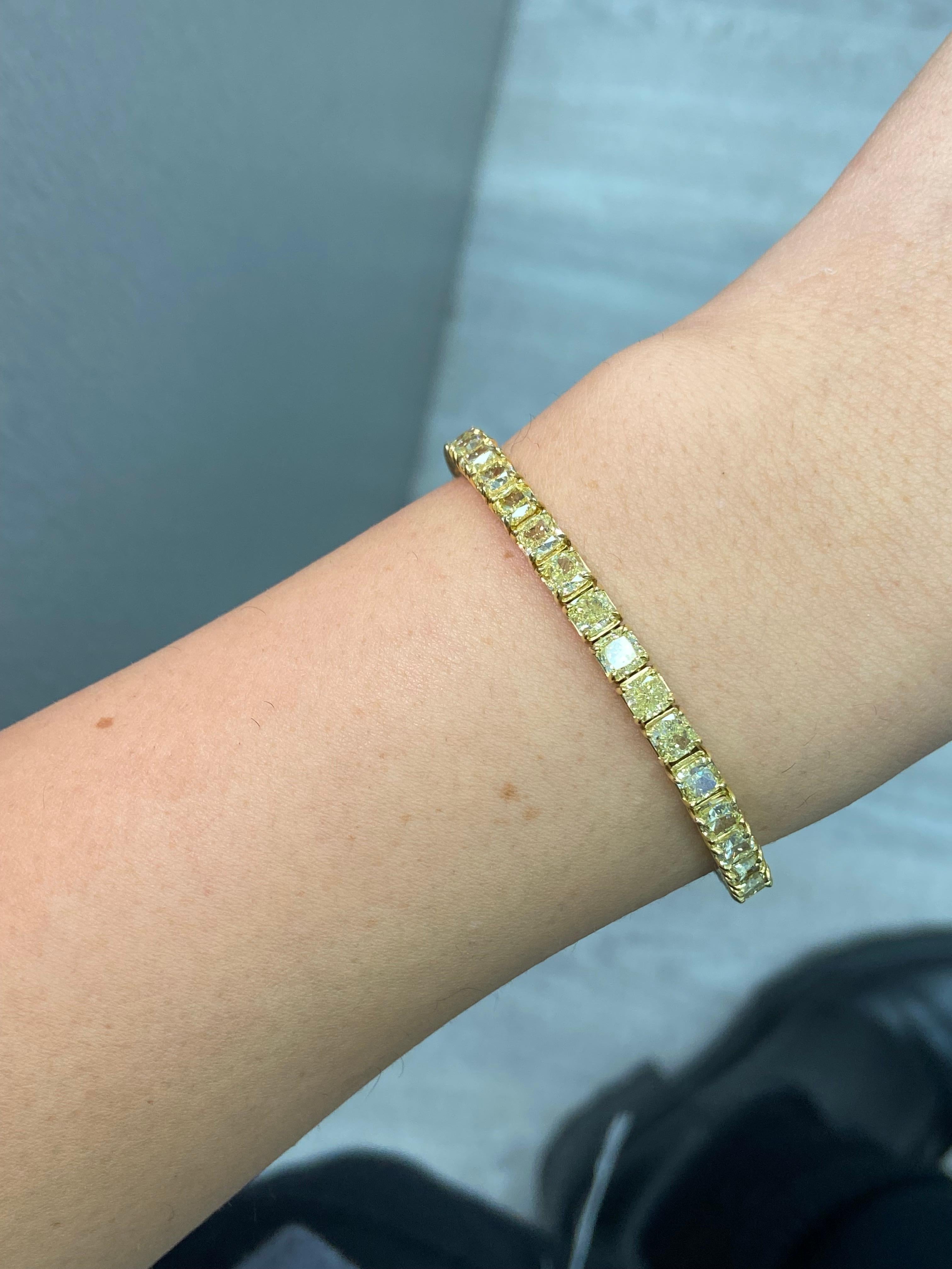 Rare Colors 17.75ct Fancy Intense Yellow Cushion Diamond Tennis Bracelet In New Condition For Sale In New York, NY