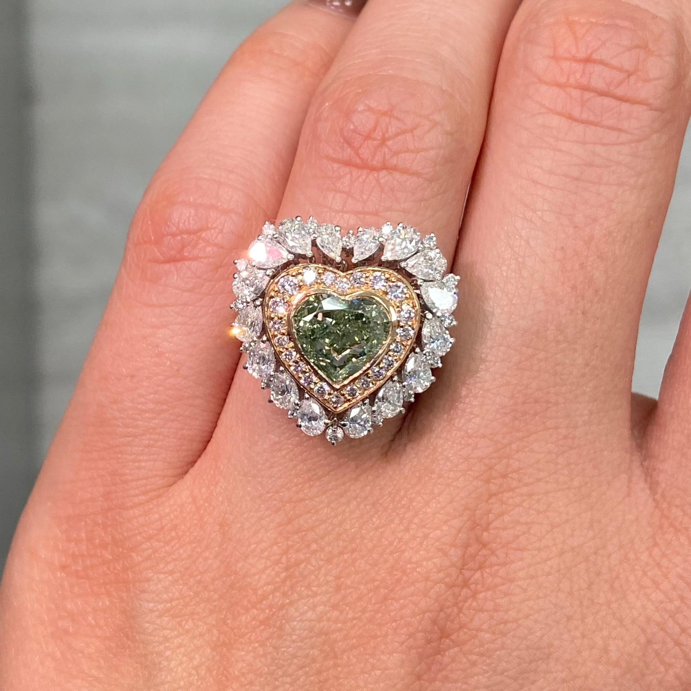 Rare Colors 2.70ct Green Heart Shape Diamond Ring In New Condition For Sale In New York, NY