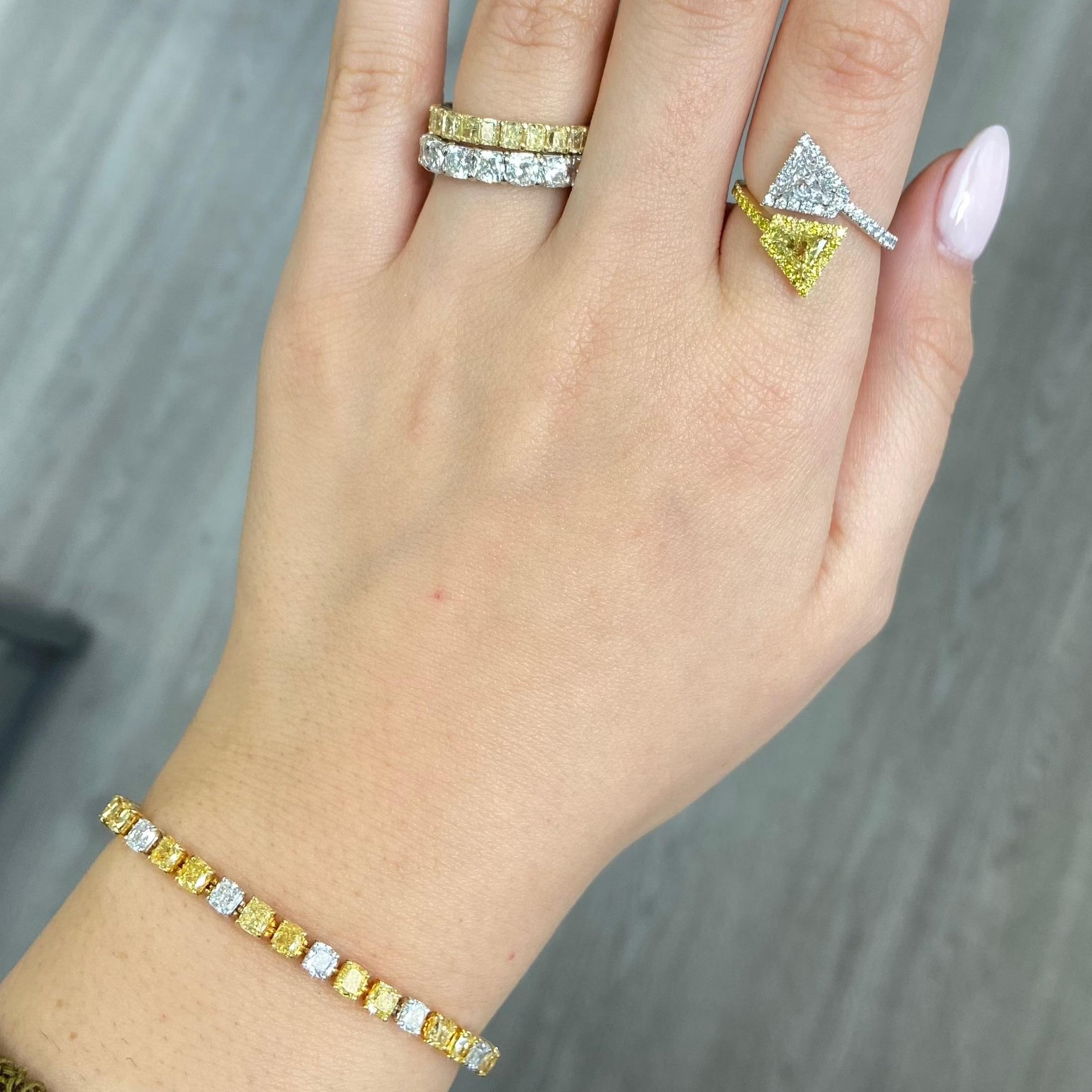Seltener Colors 4,2 Karat Ausgefallener gelber strahlender Diamant-Eternity-Ring im Zustand „Neu“ im Angebot in New York, NY
